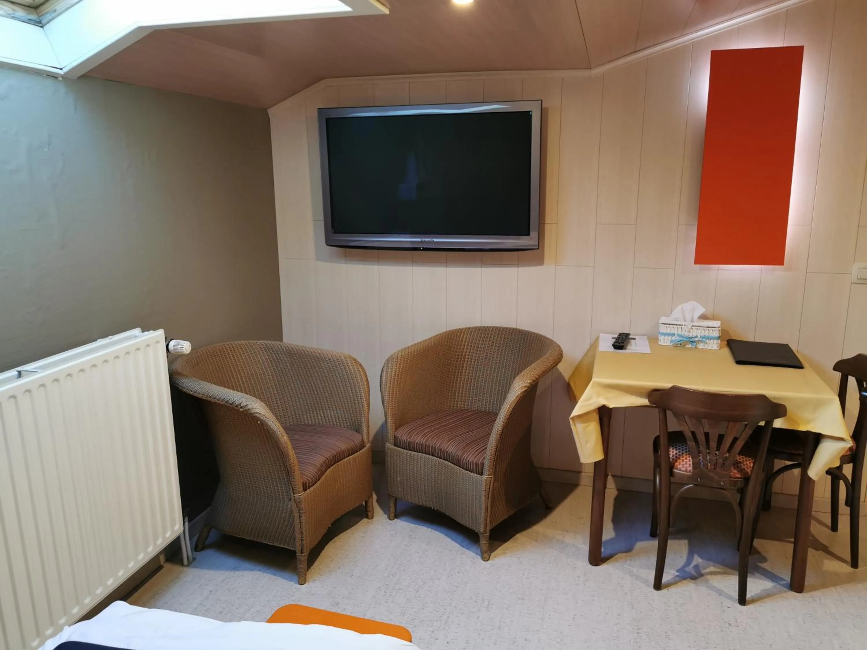 TV and multimedia in Hôtel Belair "Ravel Etape"