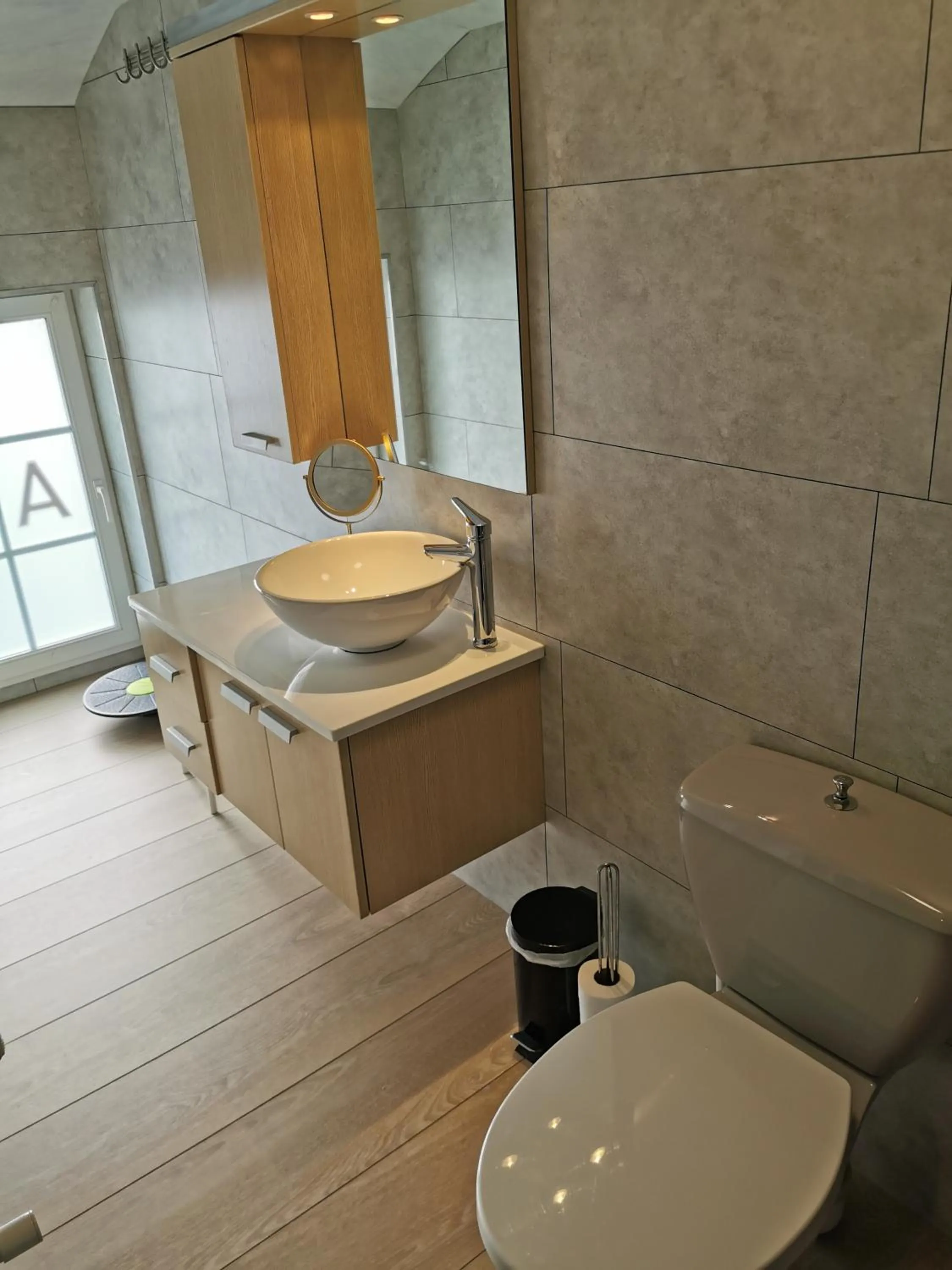 Toilet in Hôtel Belair "Ravel Etape"