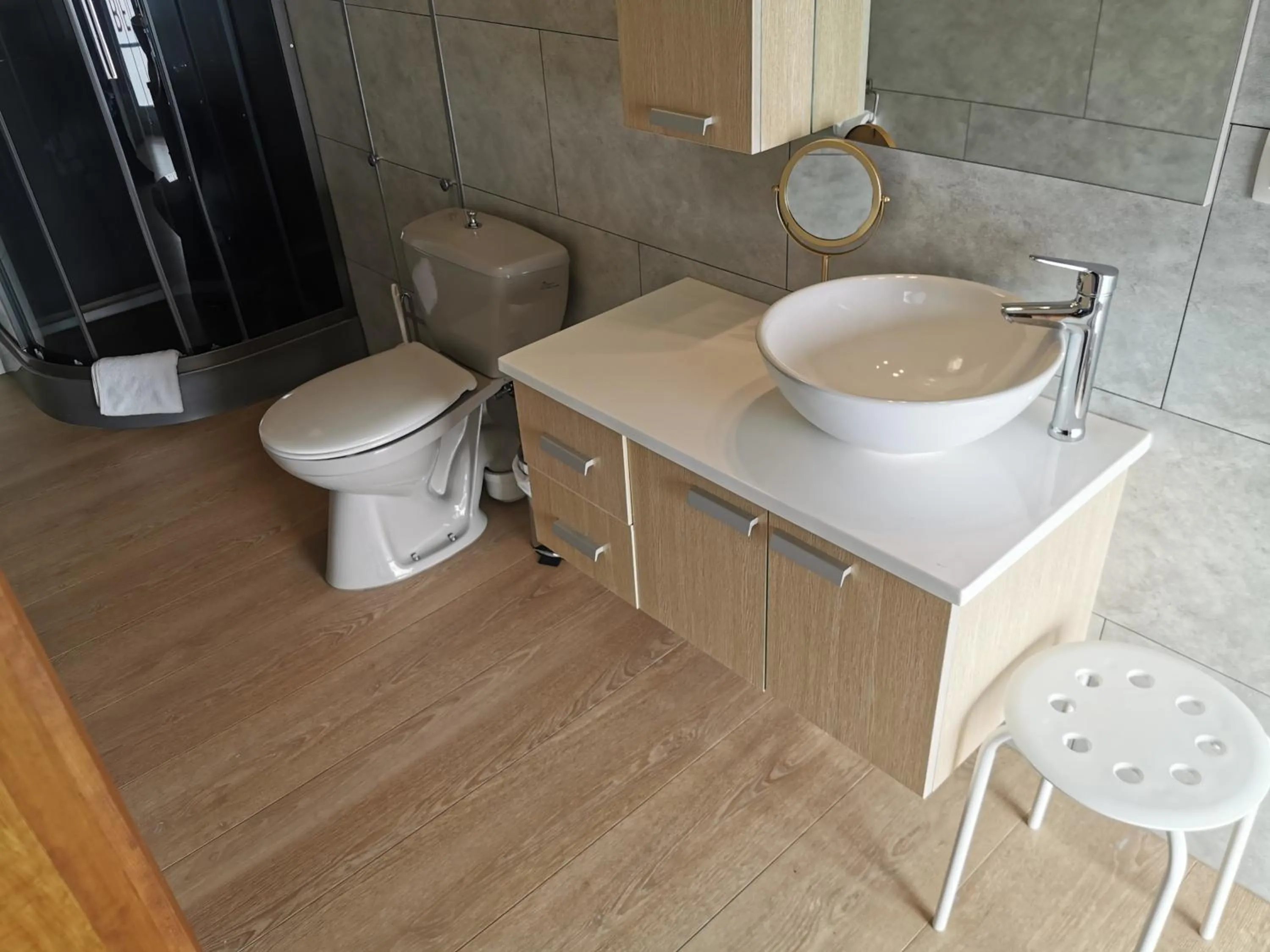 Toilet in Hôtel Belair "Ravel Etape"