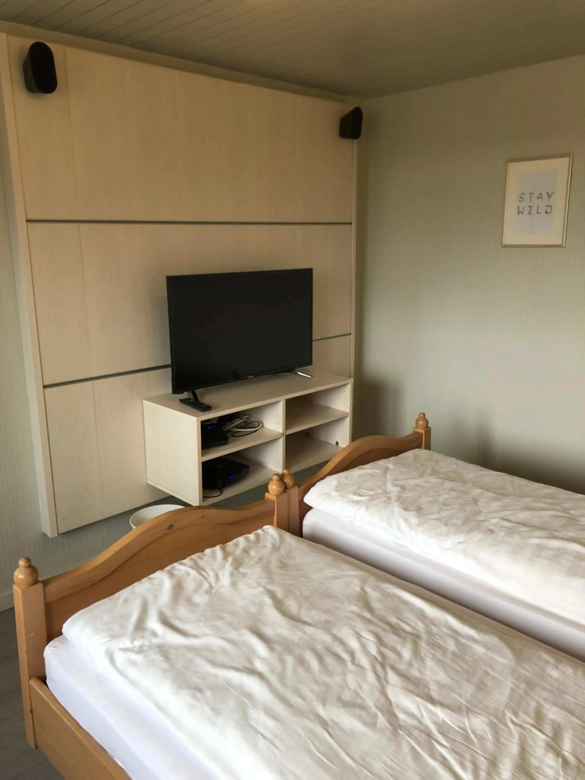 Communal lounge/ TV room, Bed in Hôtel Belair "Ravel Etape"