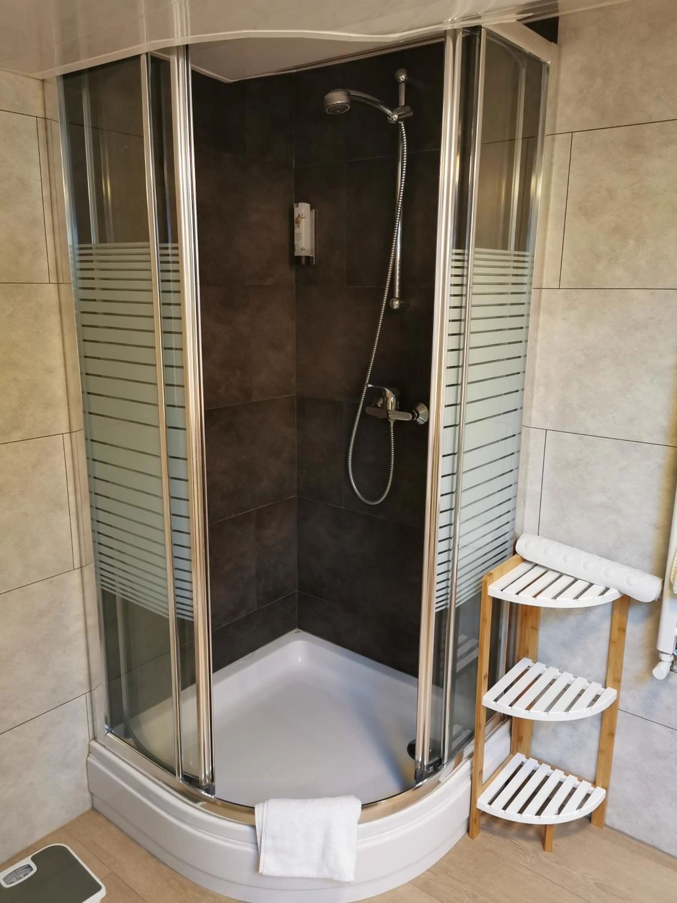Shower in Hôtel Belair "Ravel Etape"