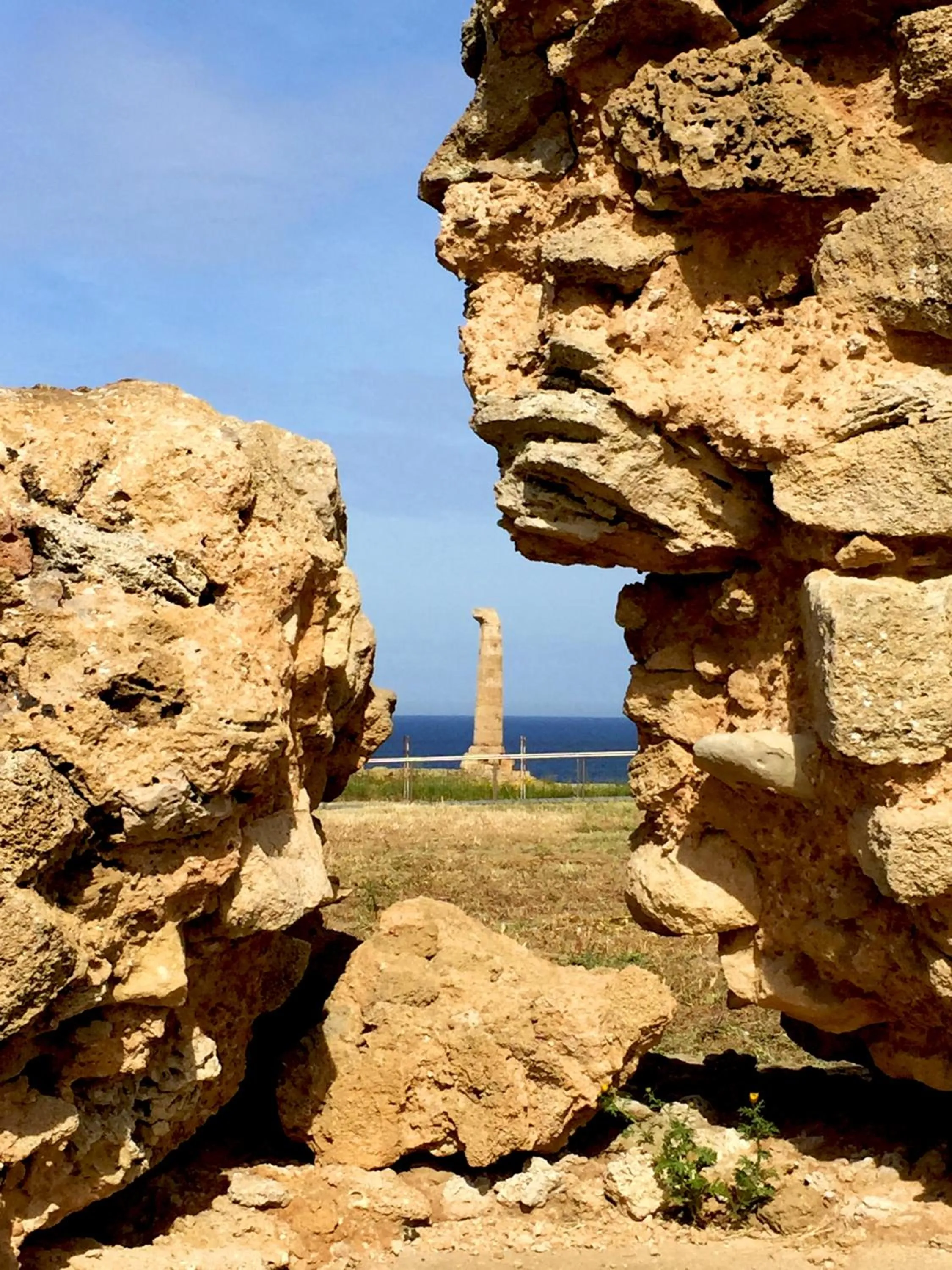 Nearby landmark in Nisí