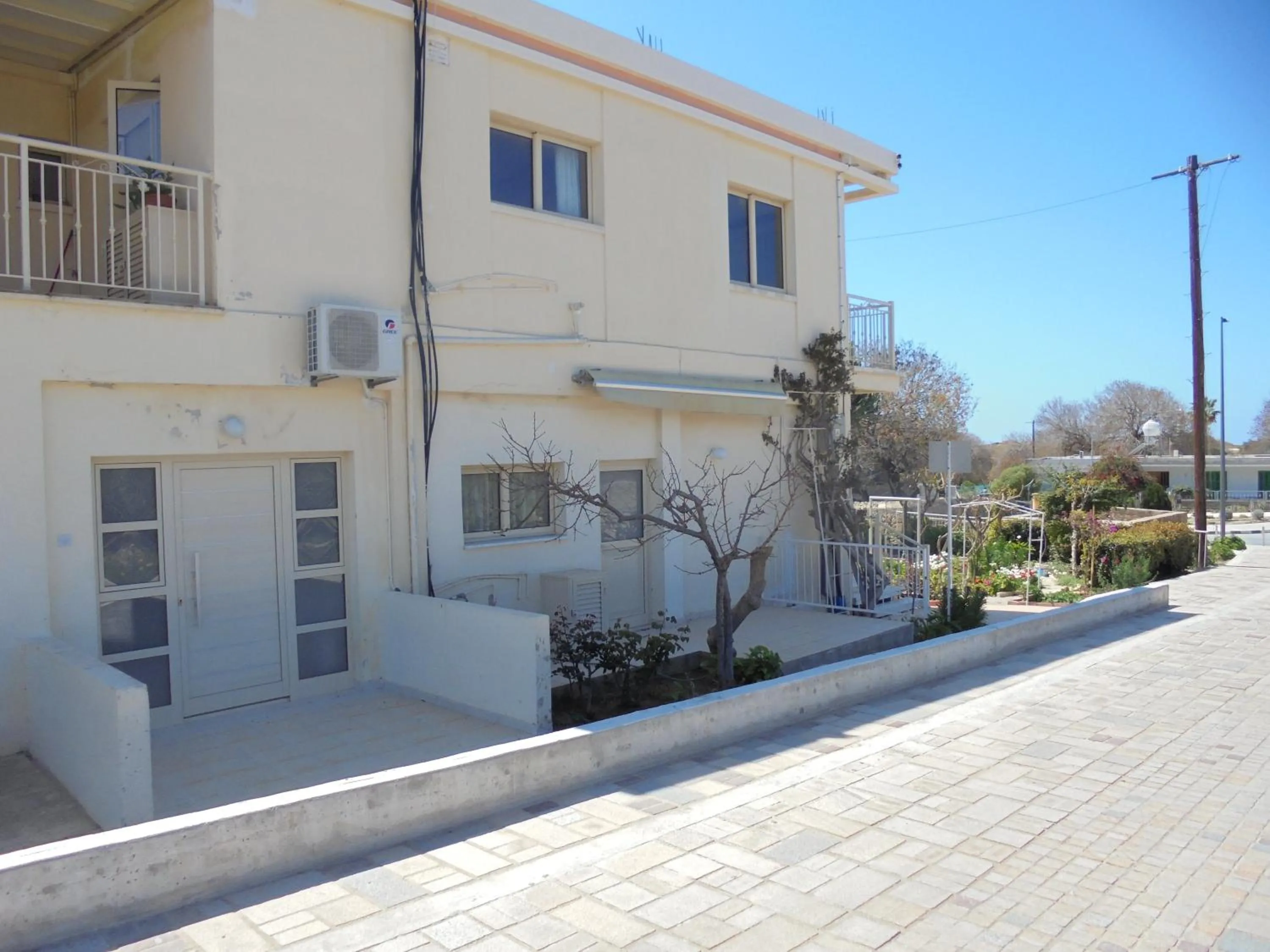 Niki Court Holiday Apartments