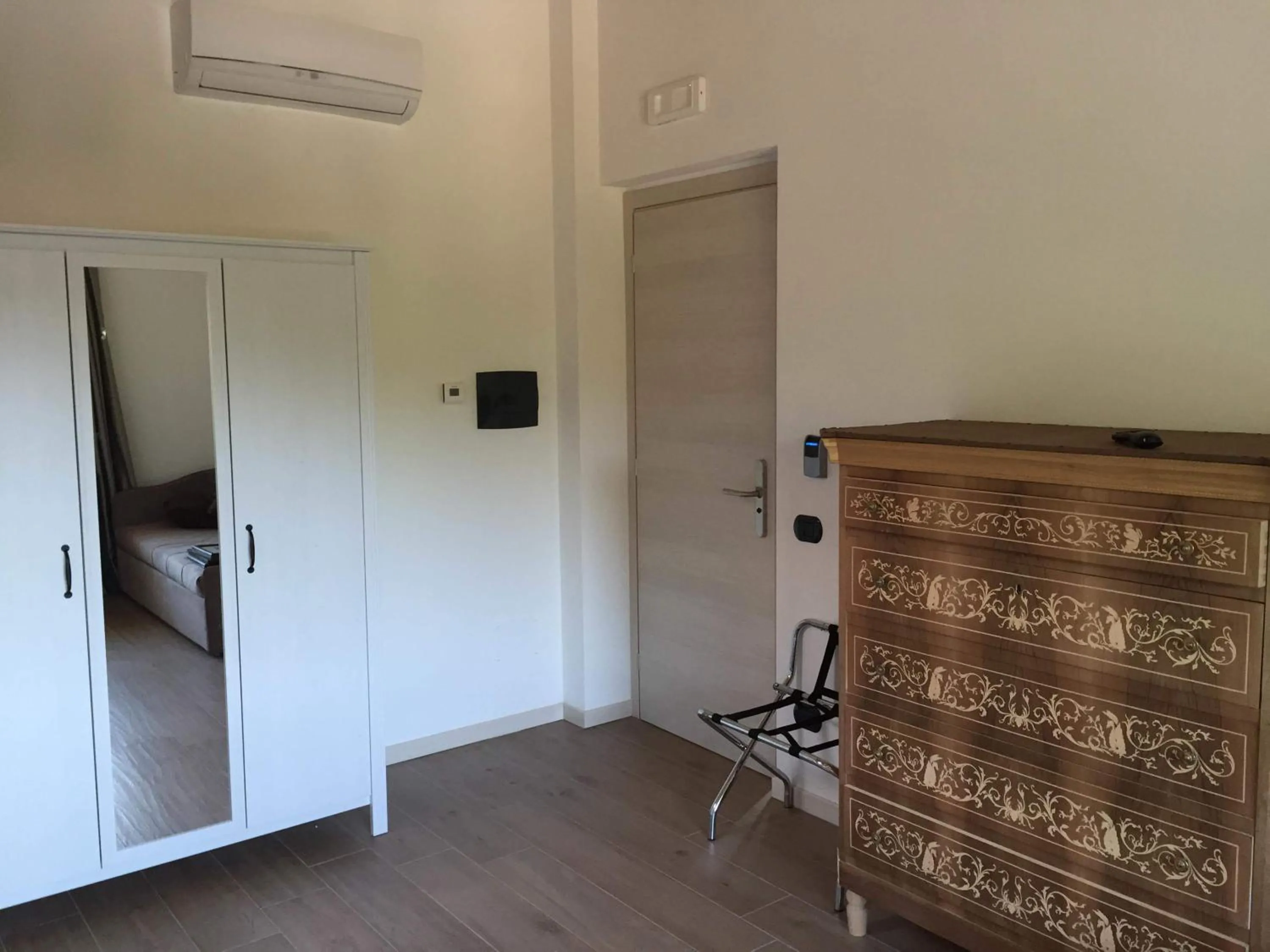 Photo of the whole room in La Villa Bianca Guest house