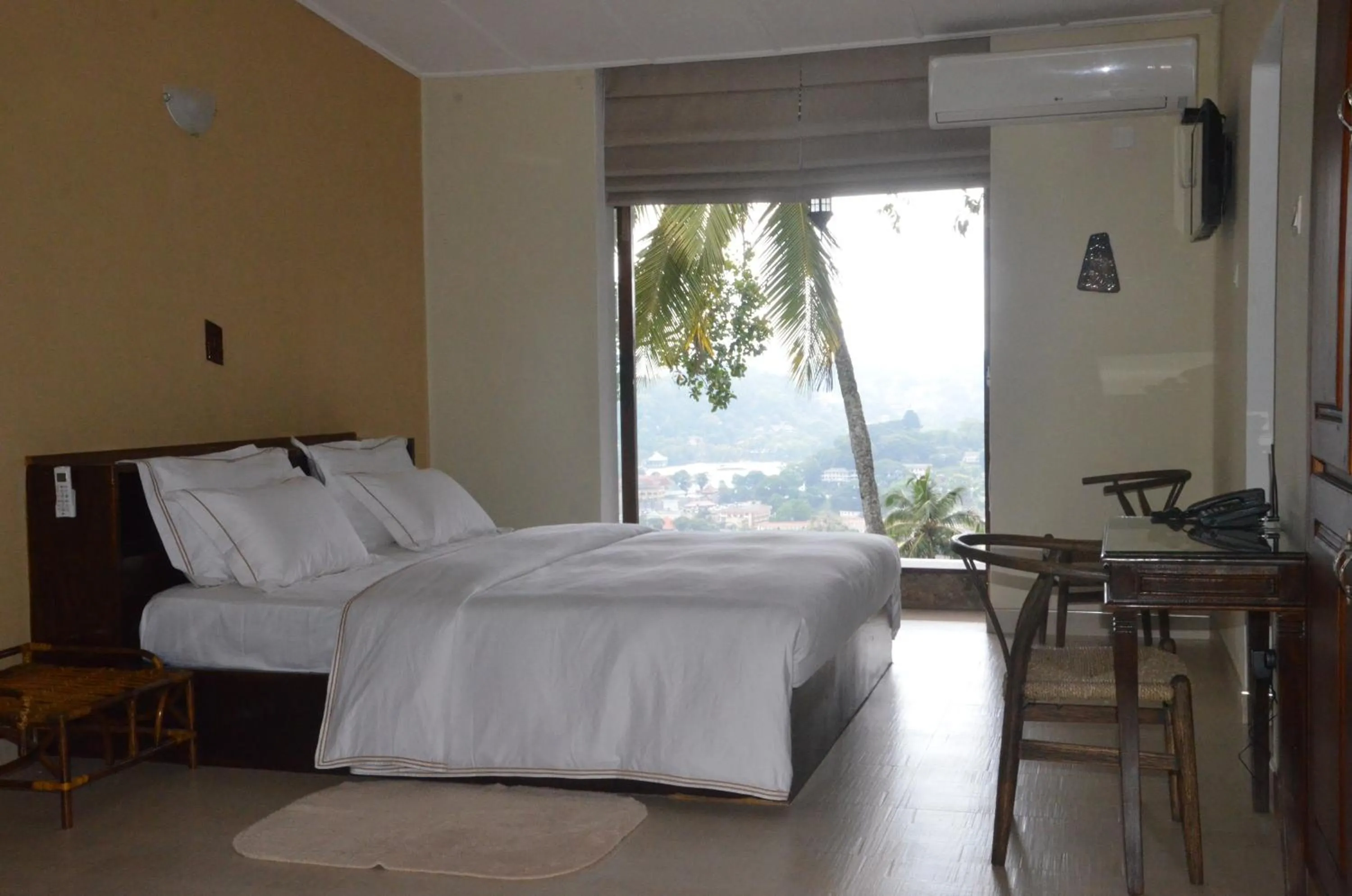 Bed in The Buena Vista Kandy