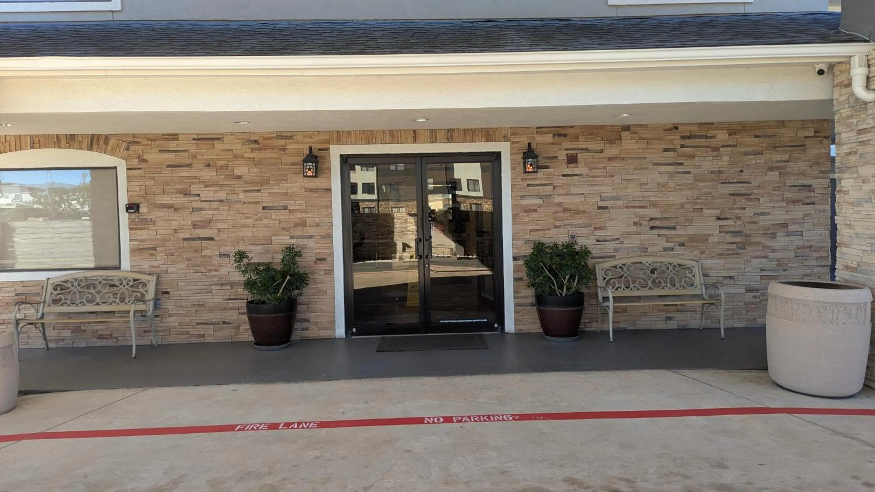 Facade/entrance in Platinum Inn