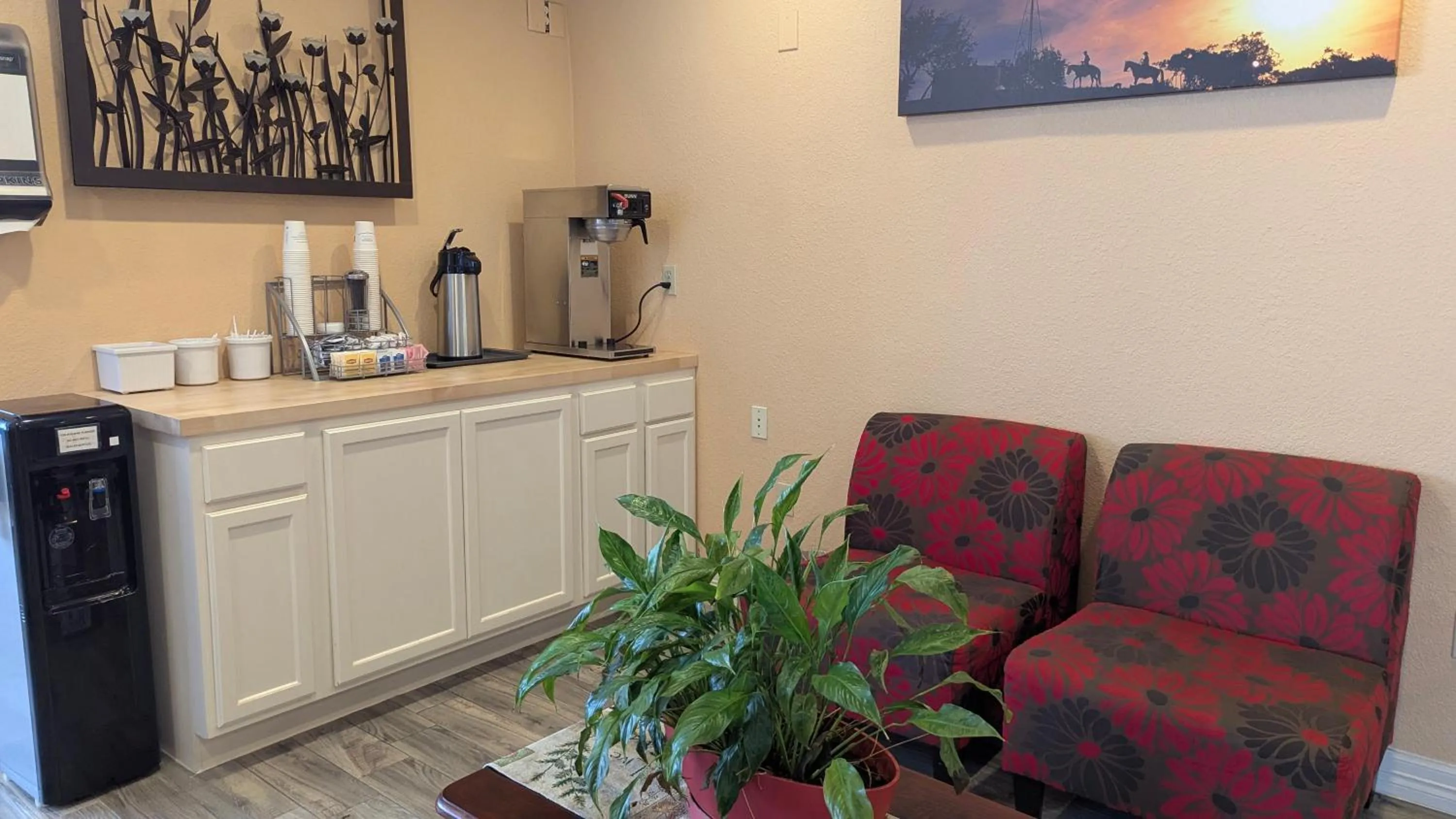 Coffee/tea facilities in Platinum Inn