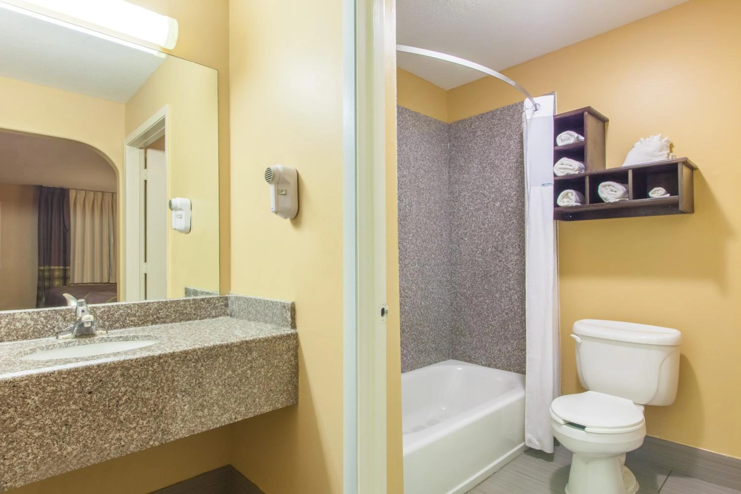 Toilet in Platinum Inn