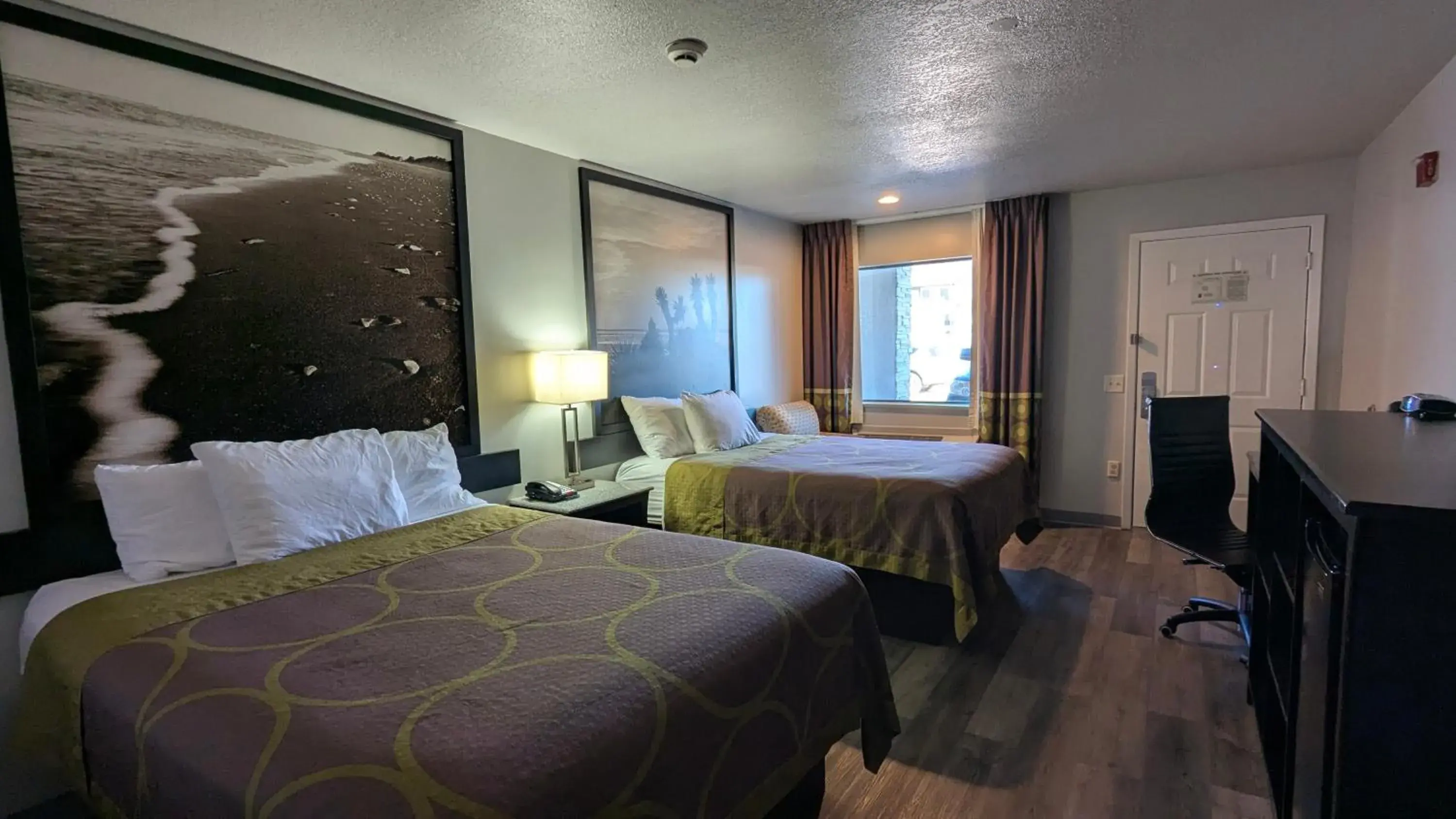 Queen Room with Two Queen Beds - Non-Smoking in Platinum Inn Queen Room with Two Queen Beds - Non-Smoking in Platinum Inn