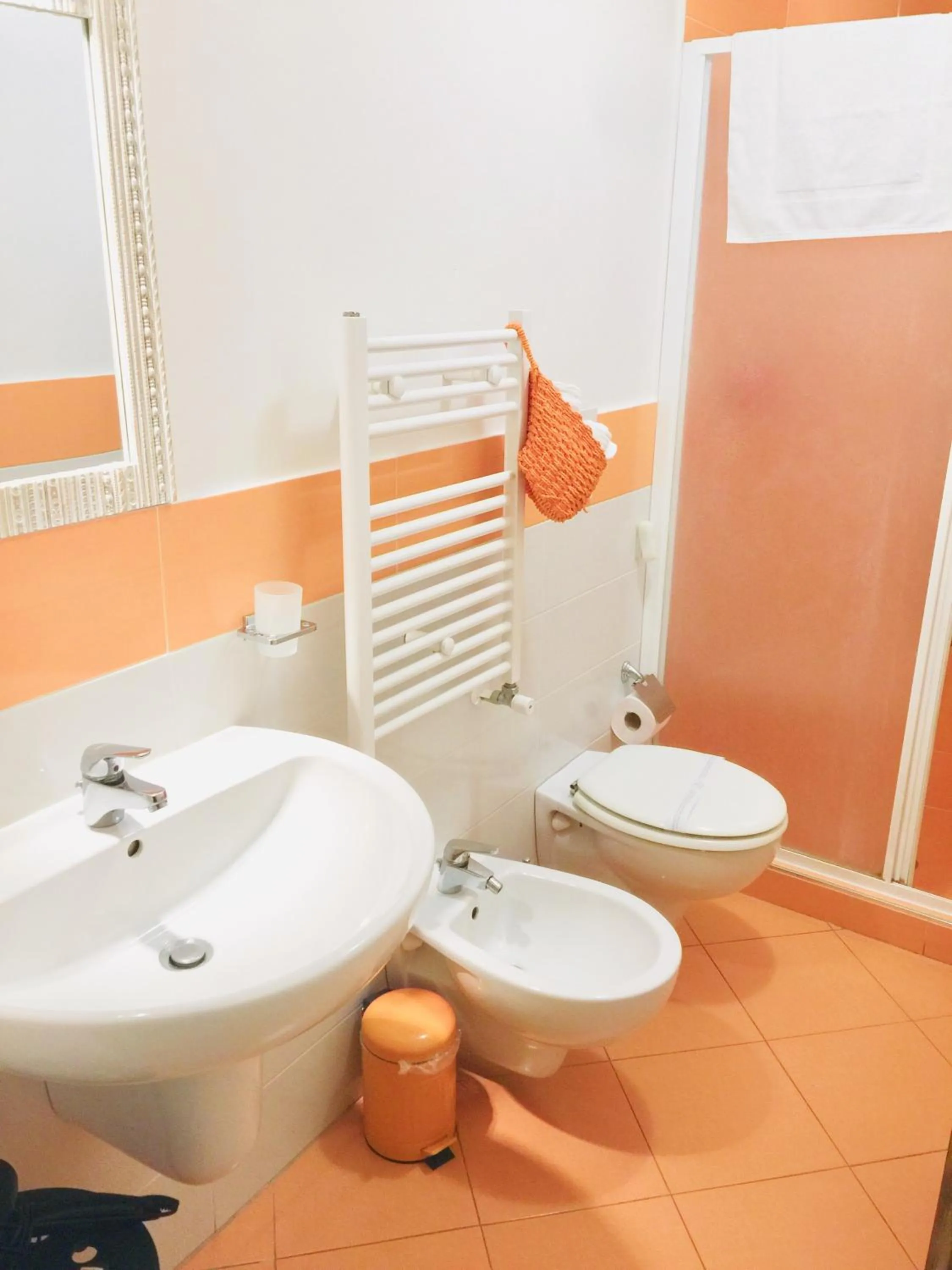 Shower in B&B Neapolis Bellini