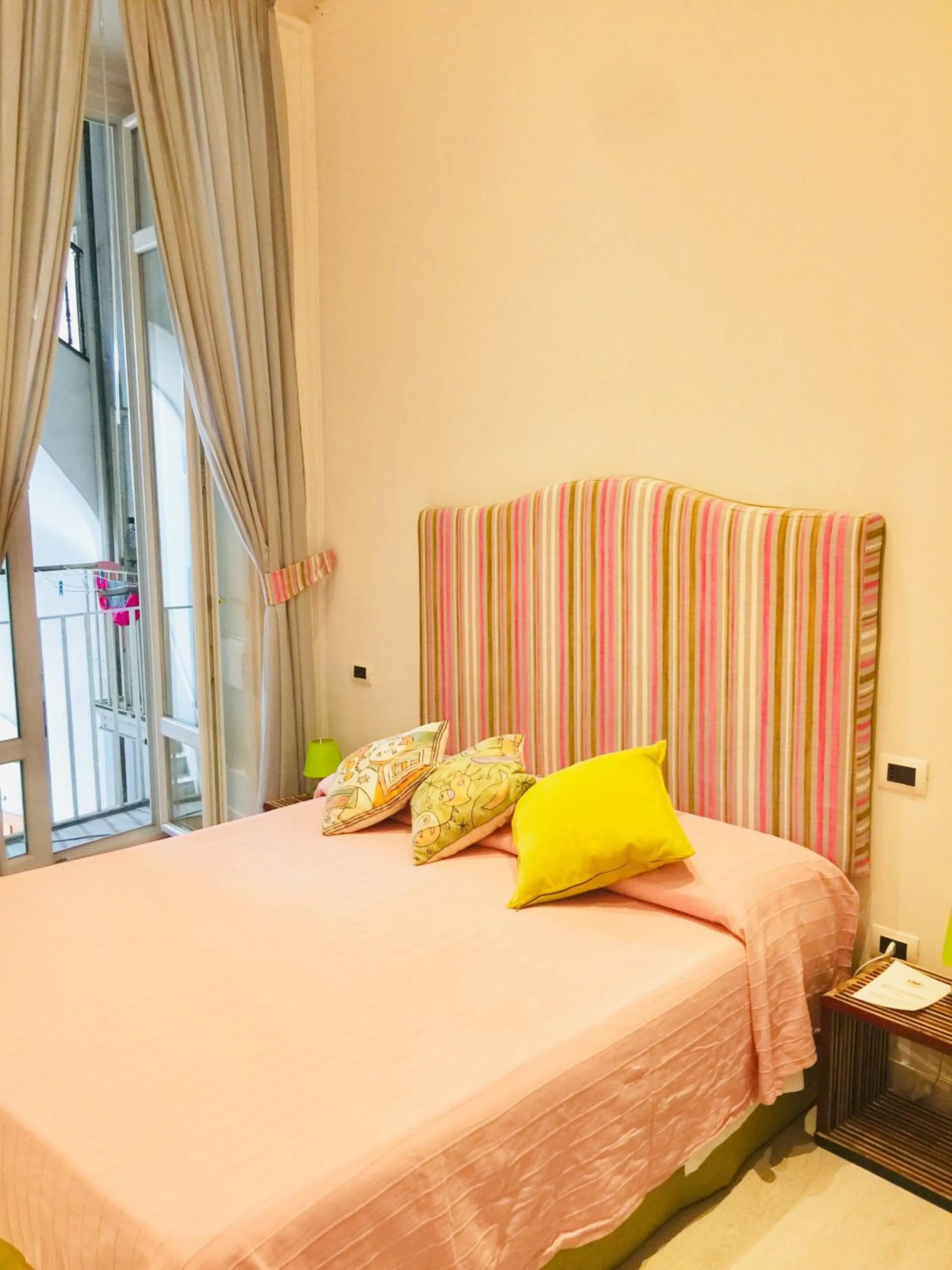 Bed in B&B Neapolis Bellini