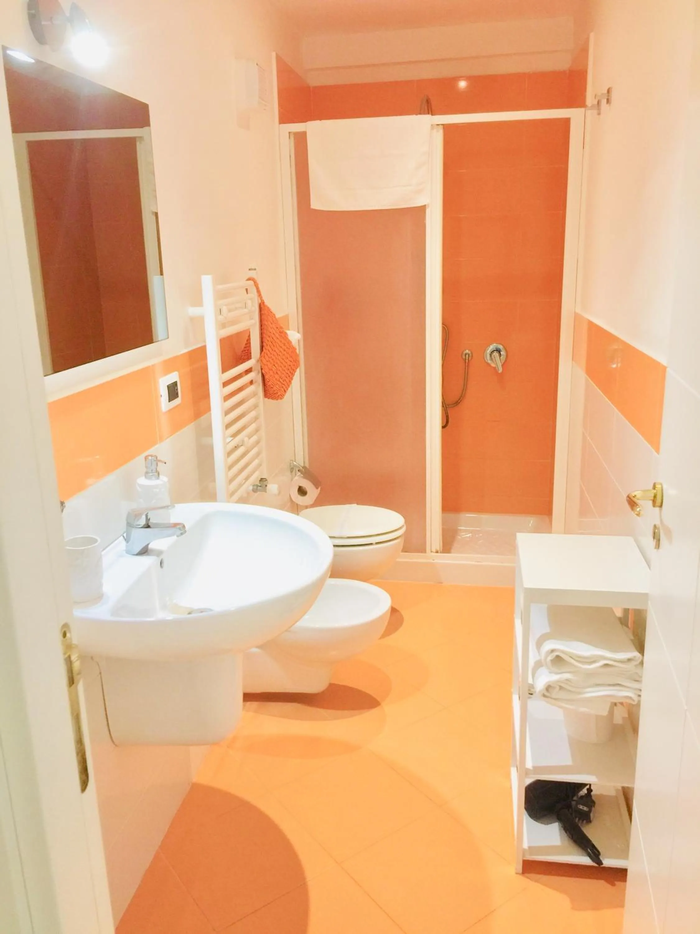 Shower in B&B Neapolis Bellini