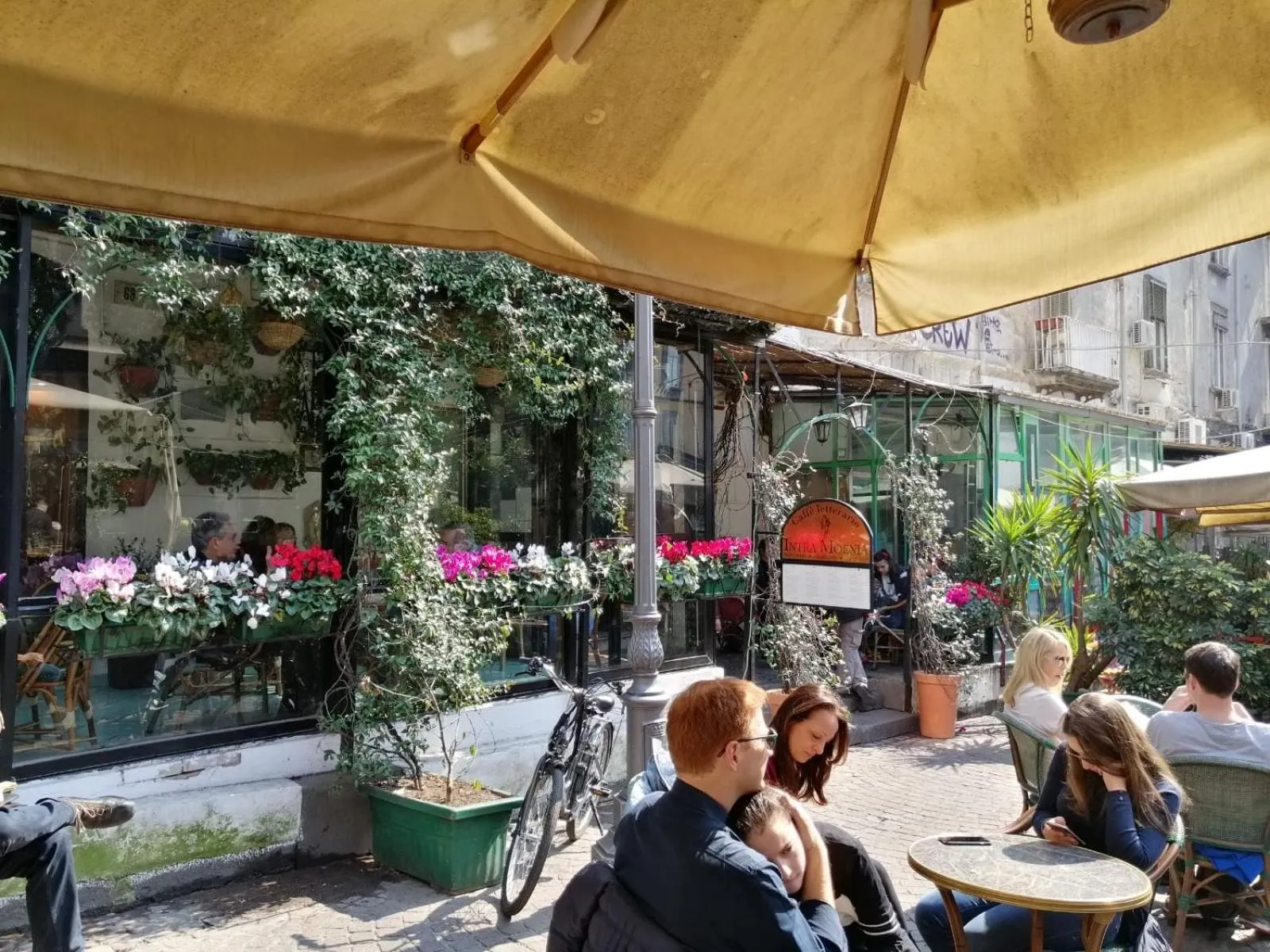 Restaurant/places to eat in B&B Neapolis Bellini