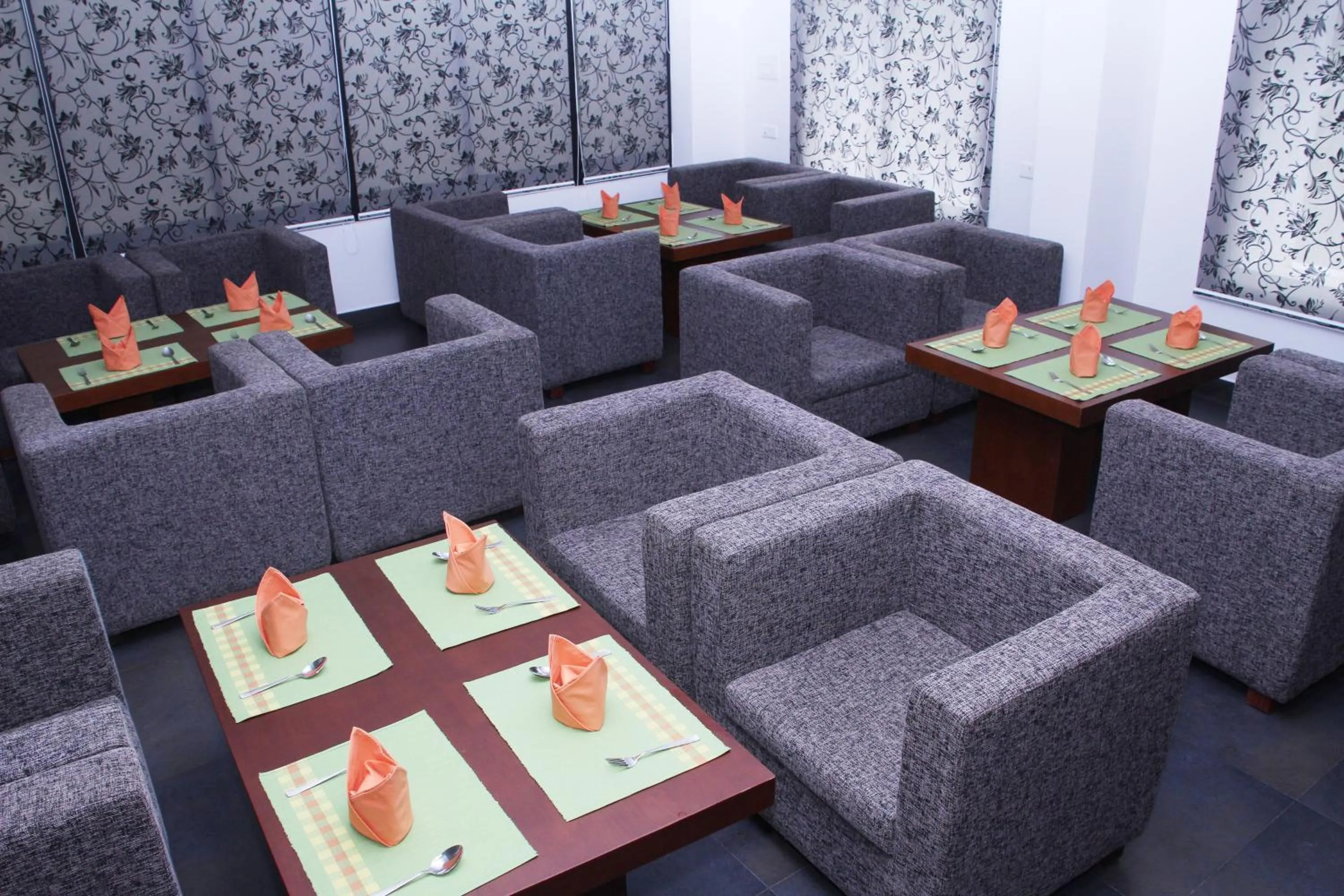 Restaurant/places to eat in Hotel Hills Park Pathanamthitta