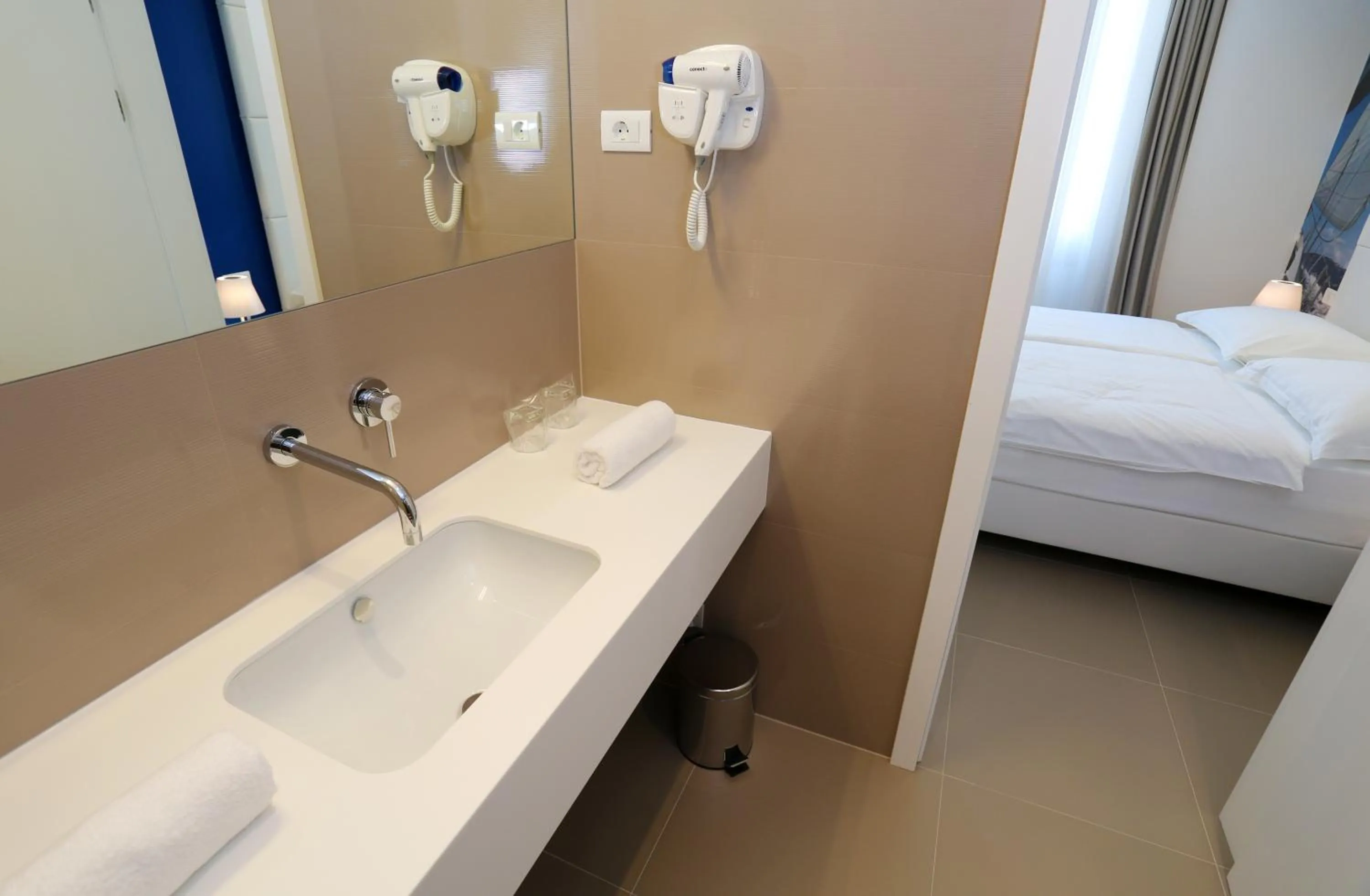 Bathroom, Bed in Guesthouse Villa Scalaria