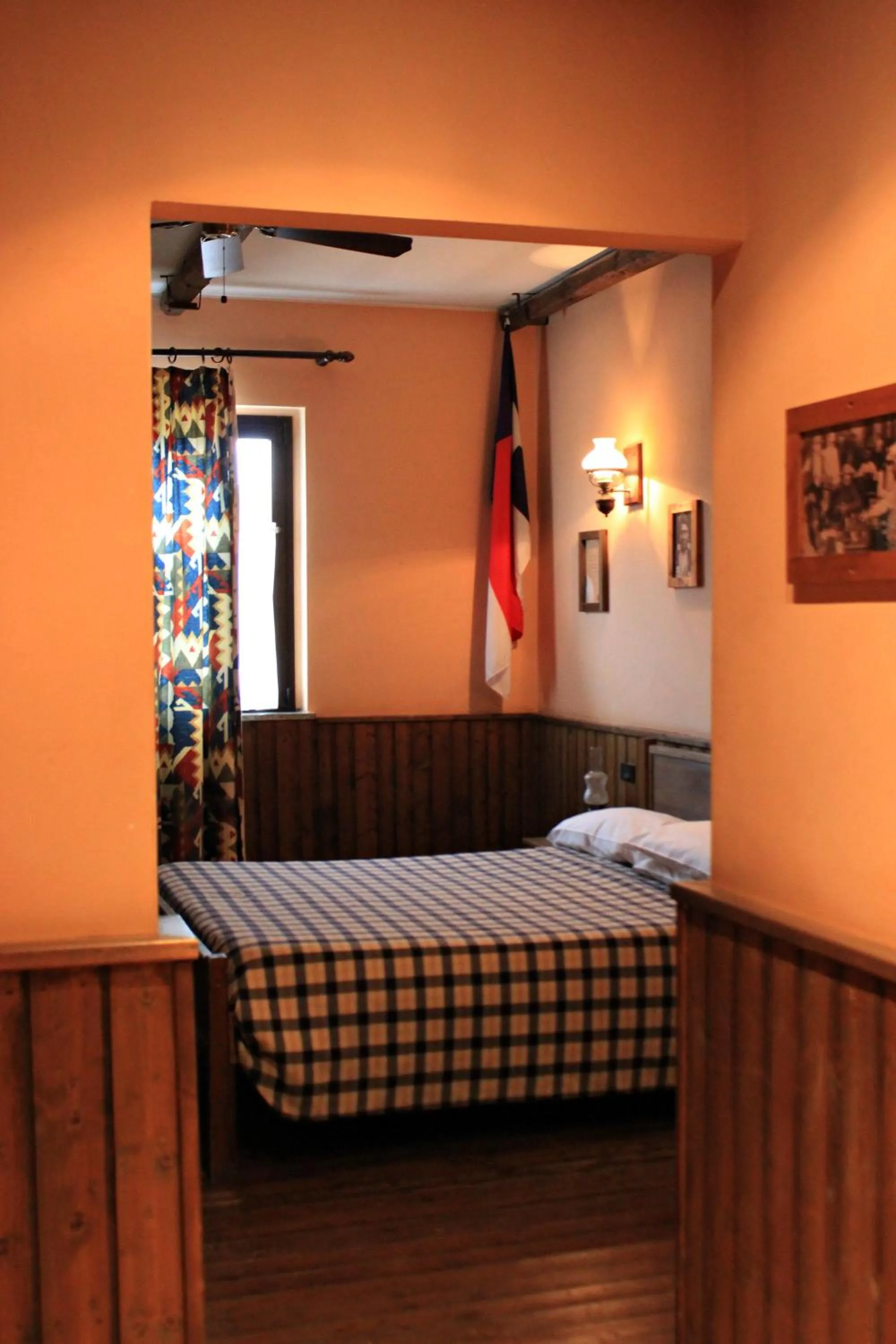 Double Room with Private Bathroom - single occupancy in Cowboys Guest Ranch