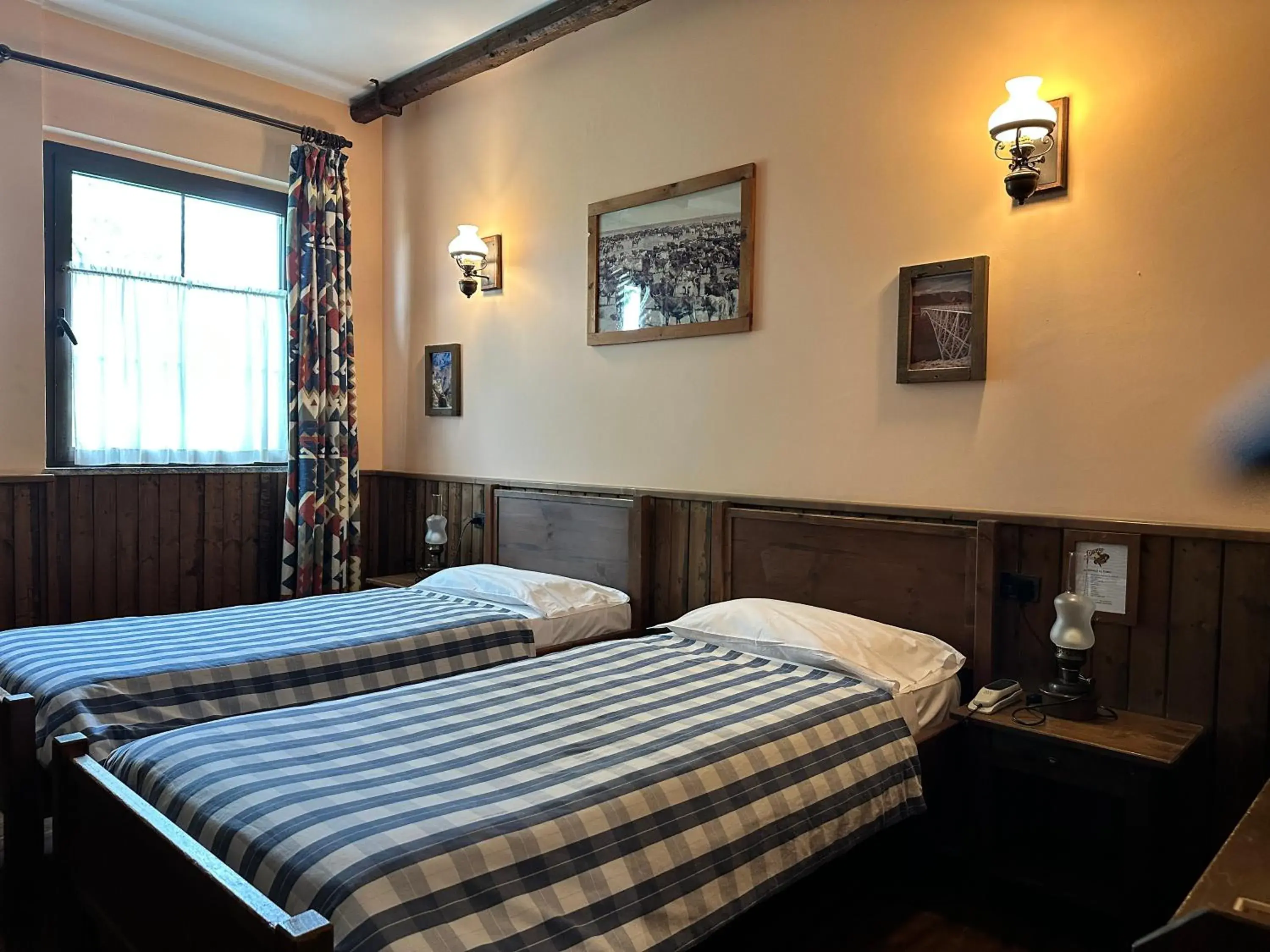 Twin Room with Private Bathroom - single occupancy in Cowboys Guest Ranch Twin Room with Private Bathroom - single occupancy in Cowboys Guest Ranch