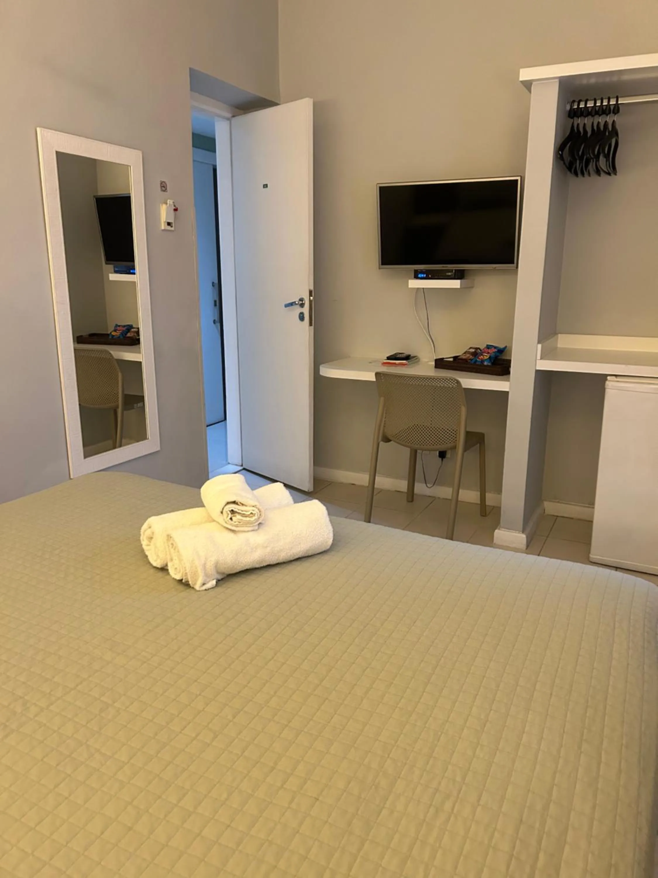 TV and multimedia, Bed in Hotel Petit Village Icaraí