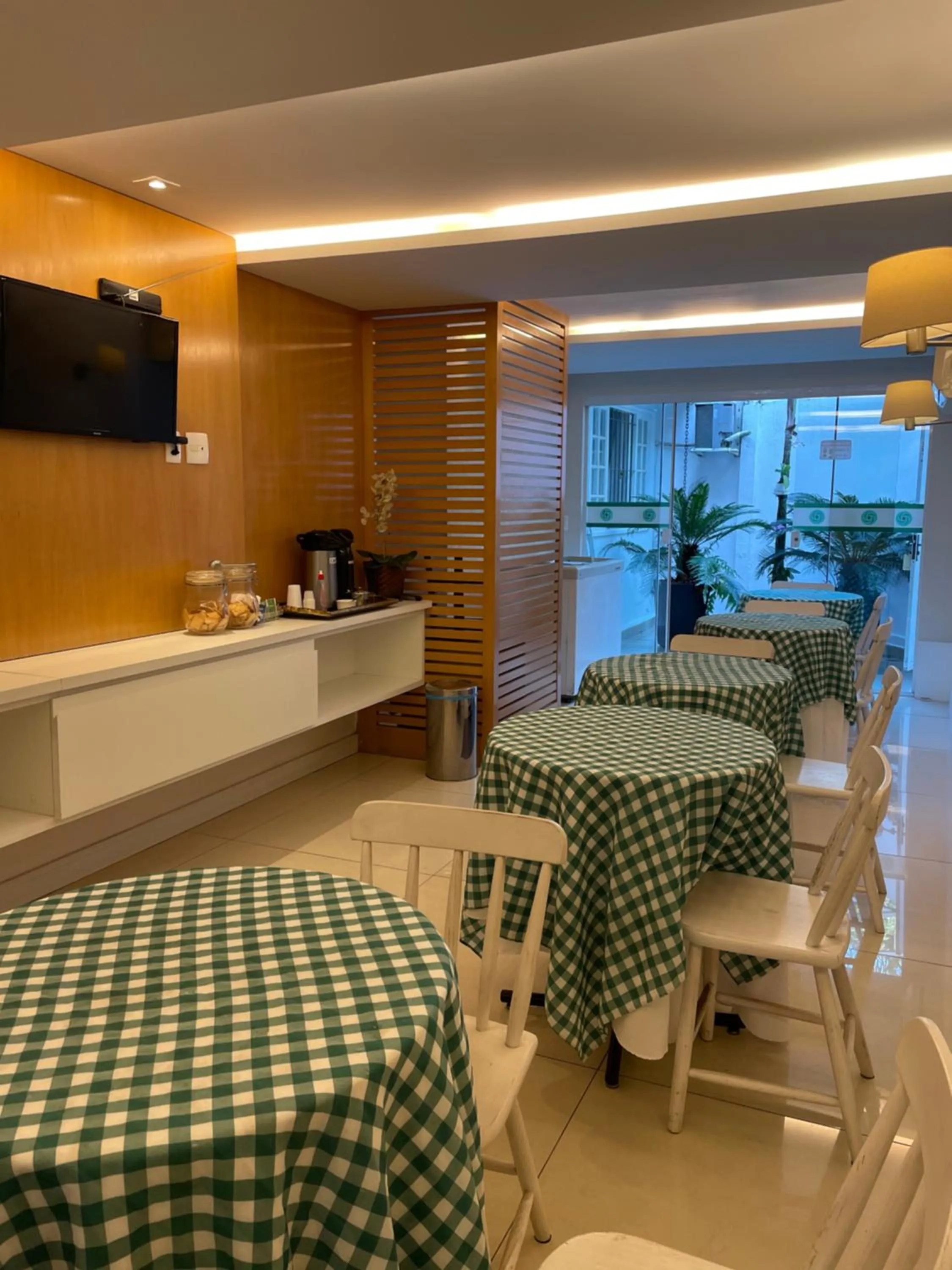 Restaurant/places to eat in Hotel Petit Village Icaraí