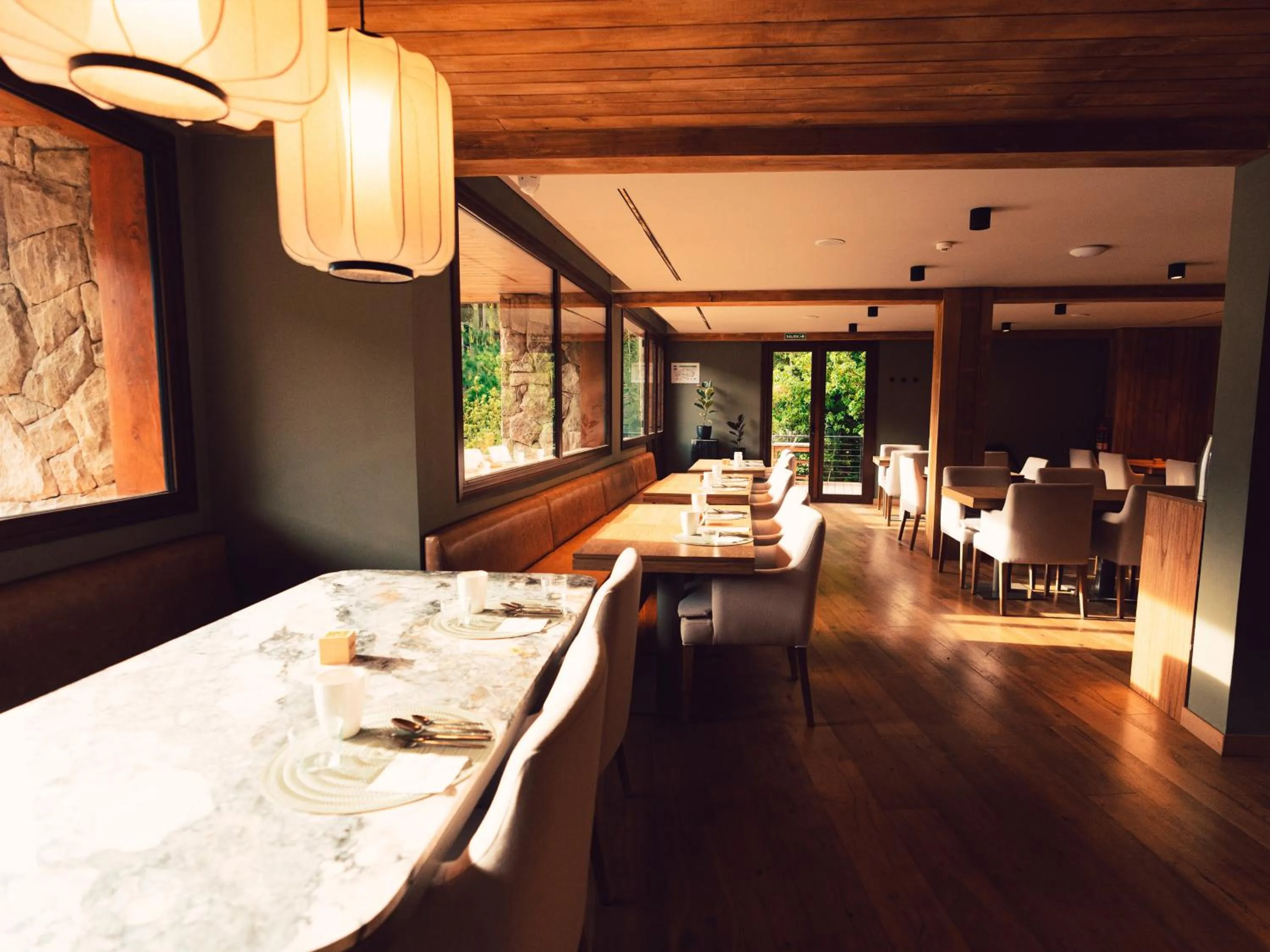 Restaurant/places to eat in Auria Angostura