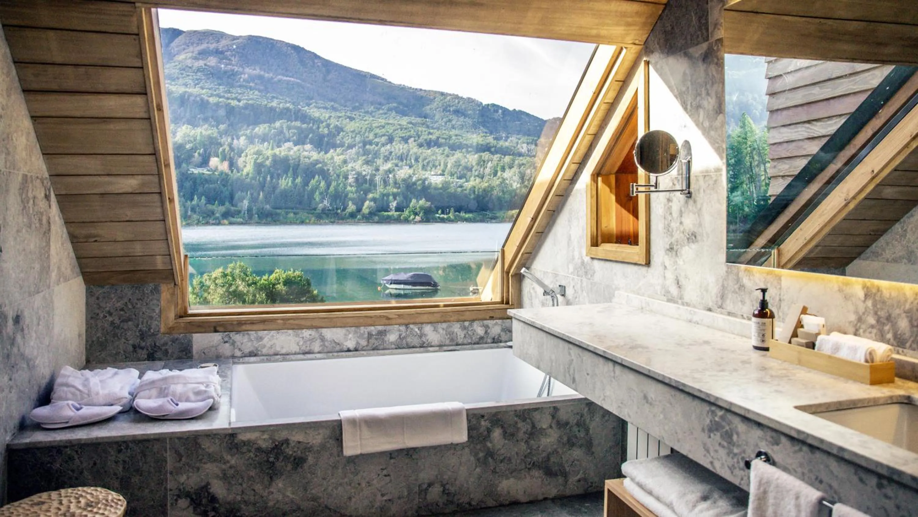 Toilet in Auria Angostura