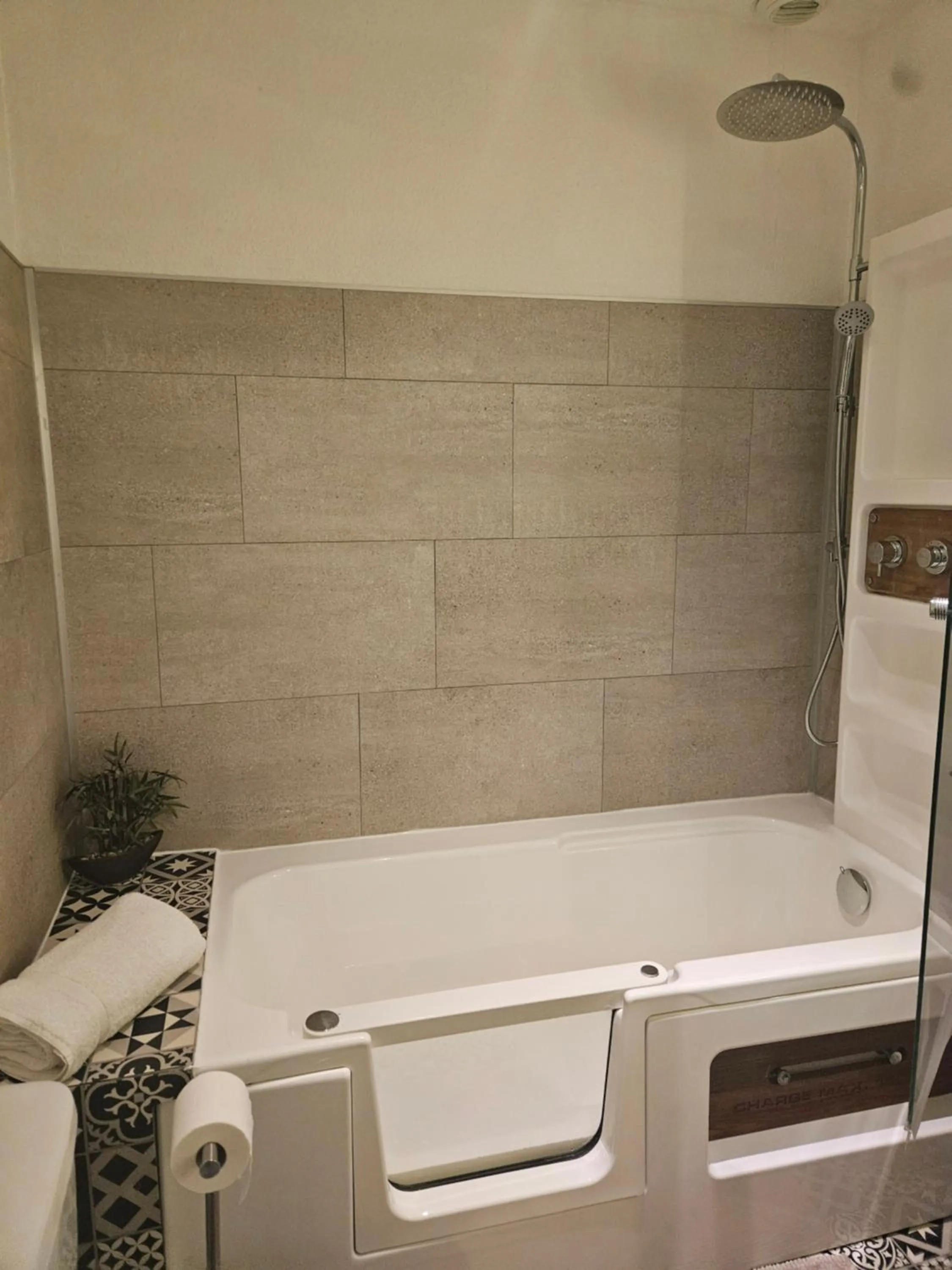 Shower in Le Pavean
