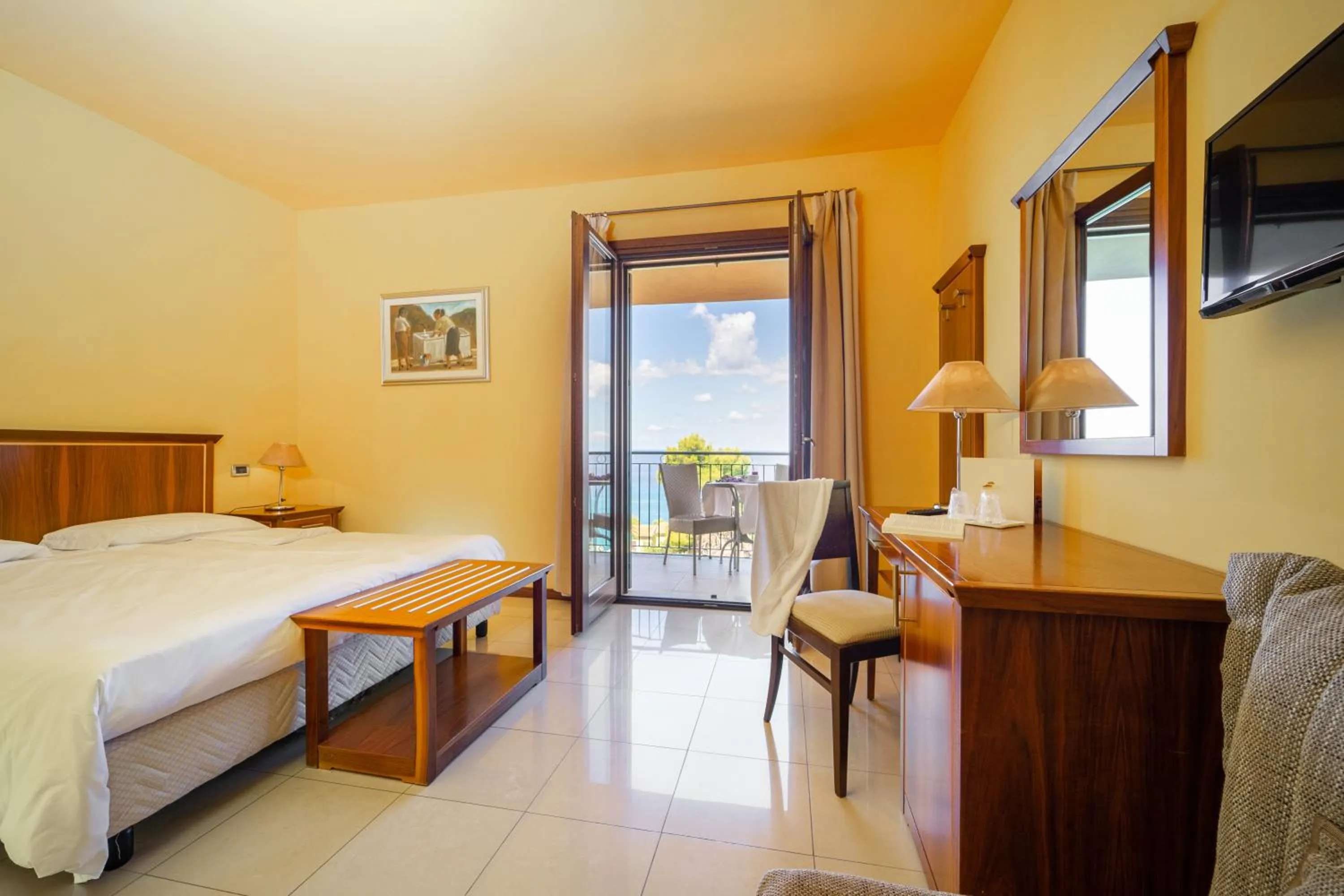 Deluxe Double Room with Balcony and Sea View in Hotel Santa Lucia