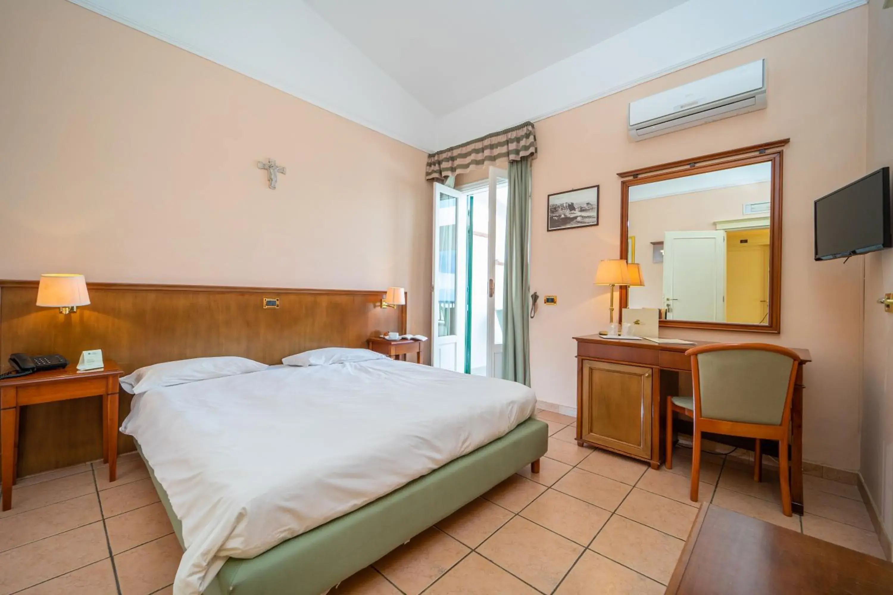 Double Room with Sea View in Hotel Santa Lucia Double Room with Sea View in Hotel Santa Lucia
