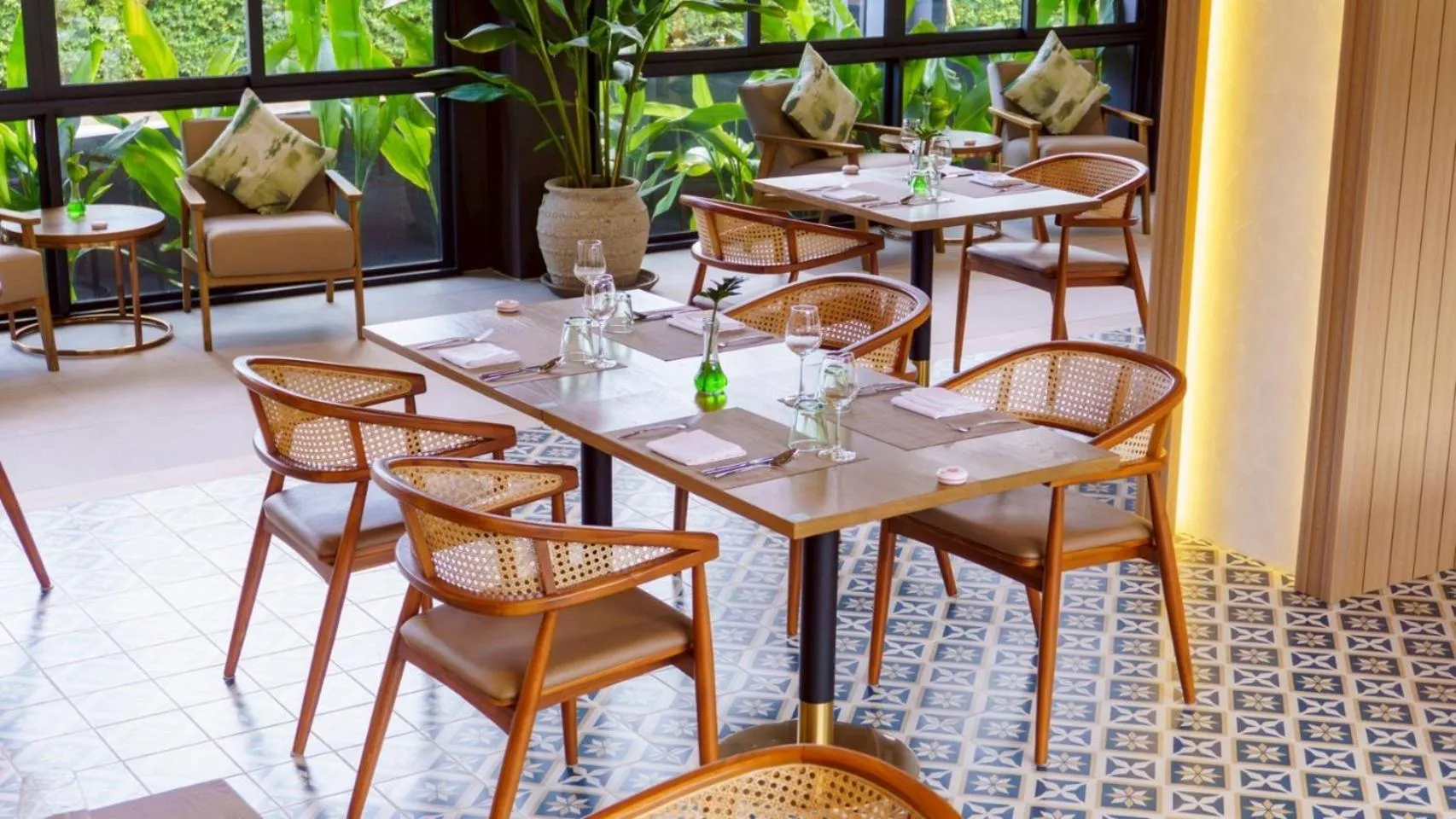 Restaurant/places to eat in Sunshine Prestige Resort and Spa