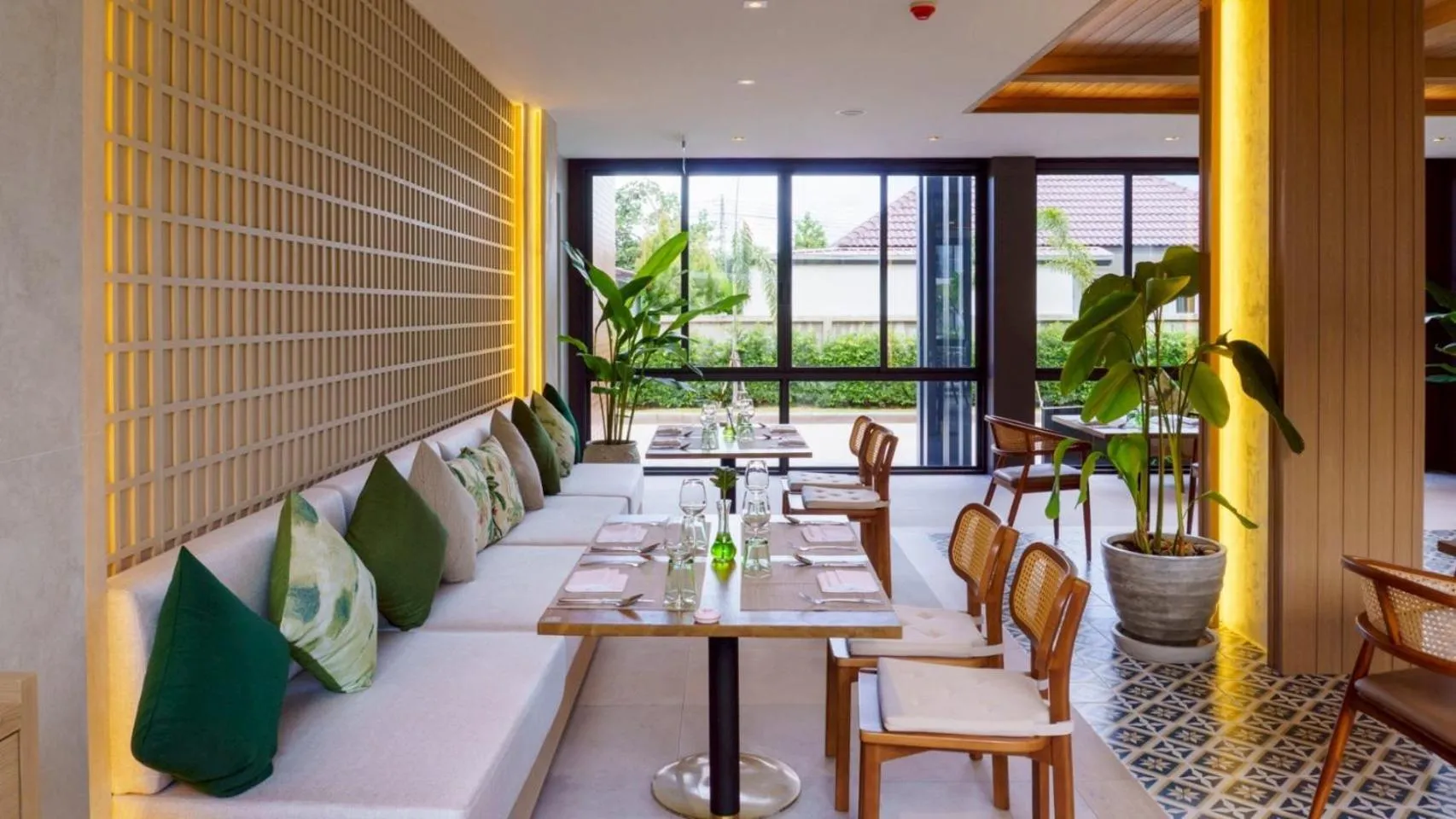 Restaurant/places to eat in Sunshine Prestige Resort and Spa