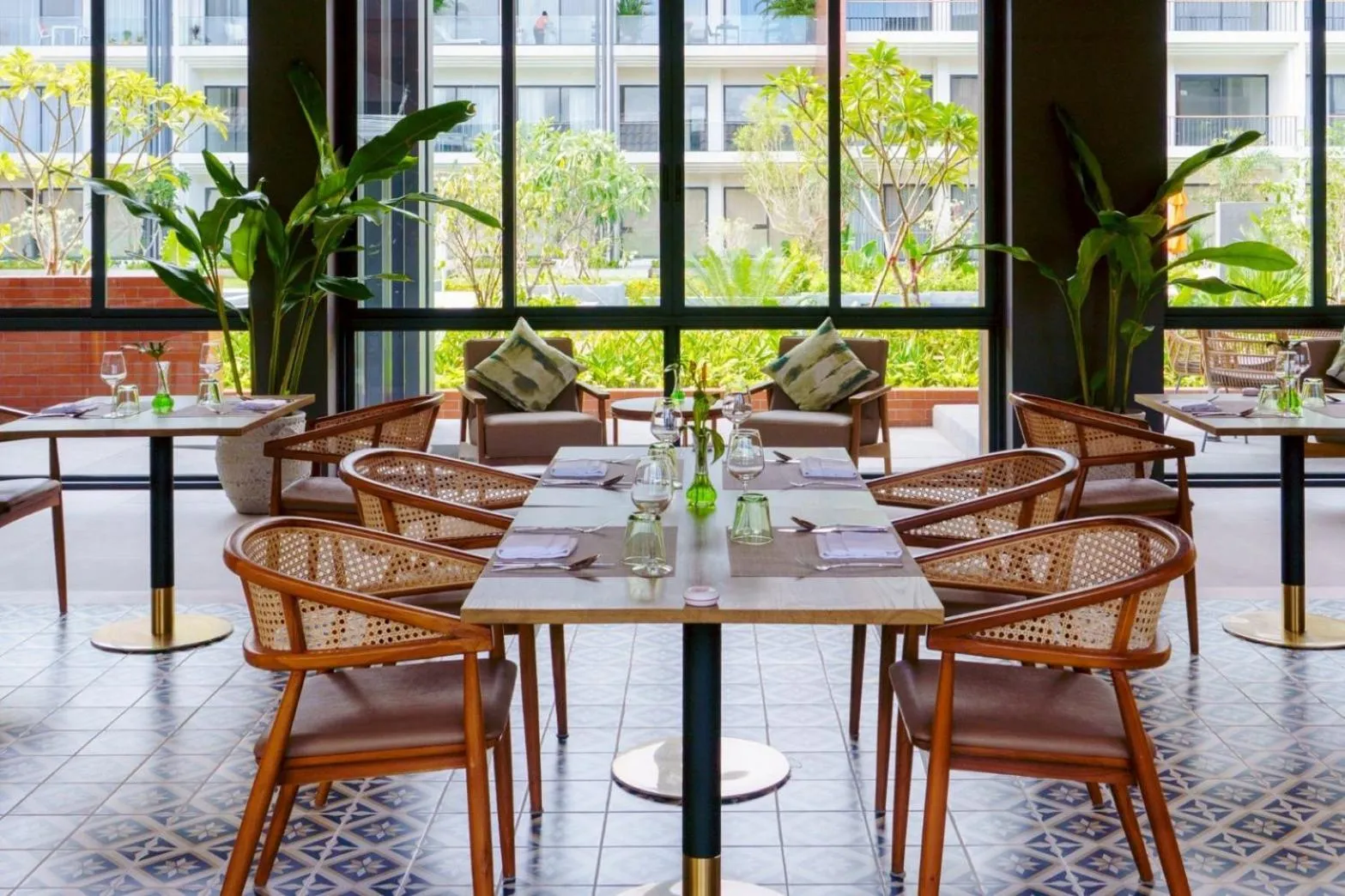 Restaurant/places to eat in Sunshine Prestige Resort and Spa
