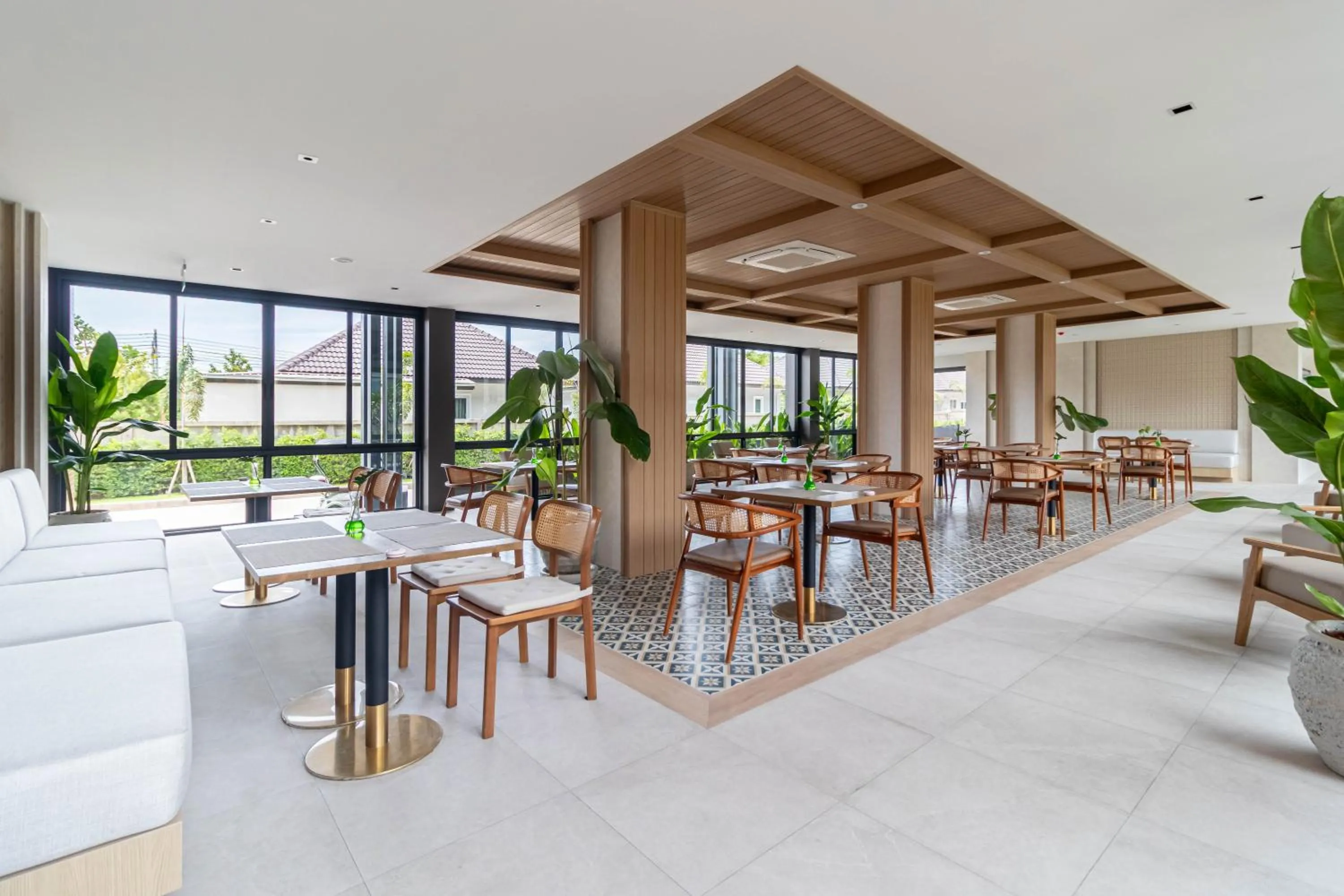 Restaurant/places to eat in Sunshine Prestige Resort and Spa