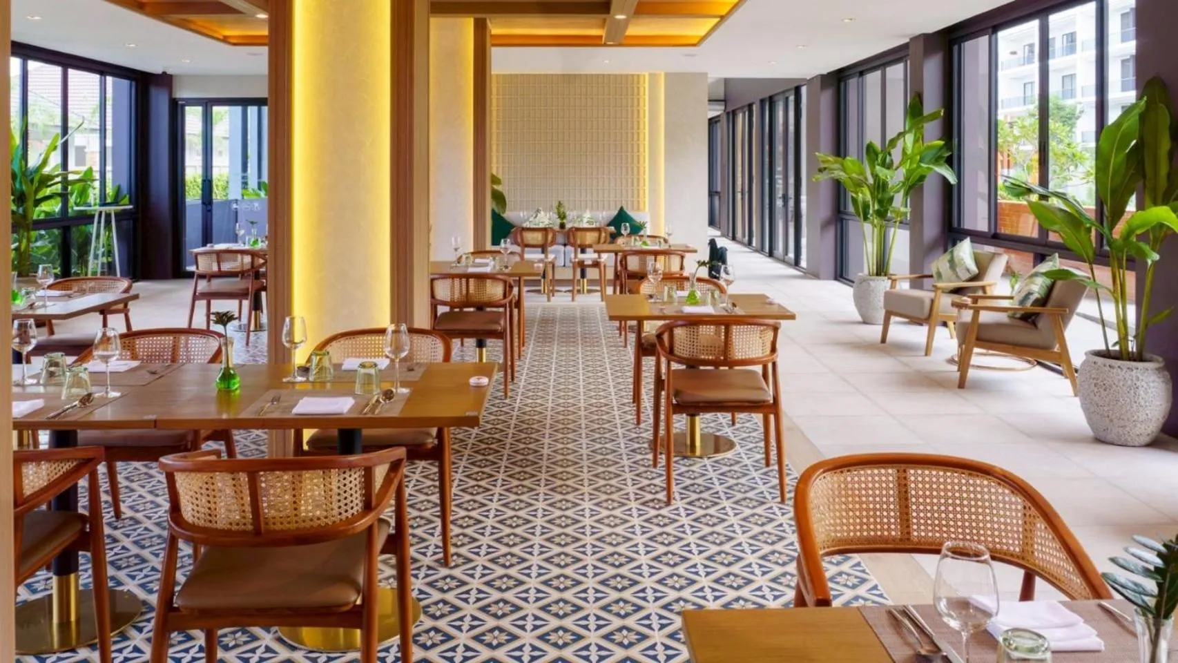 Restaurant/places to eat in Sunshine Prestige Resort and Spa