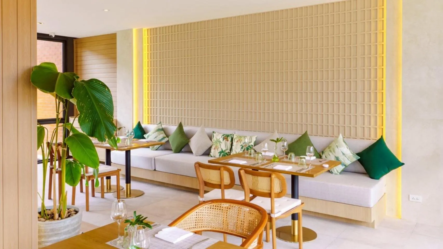 Restaurant/places to eat in Sunshine Prestige Resort and Spa