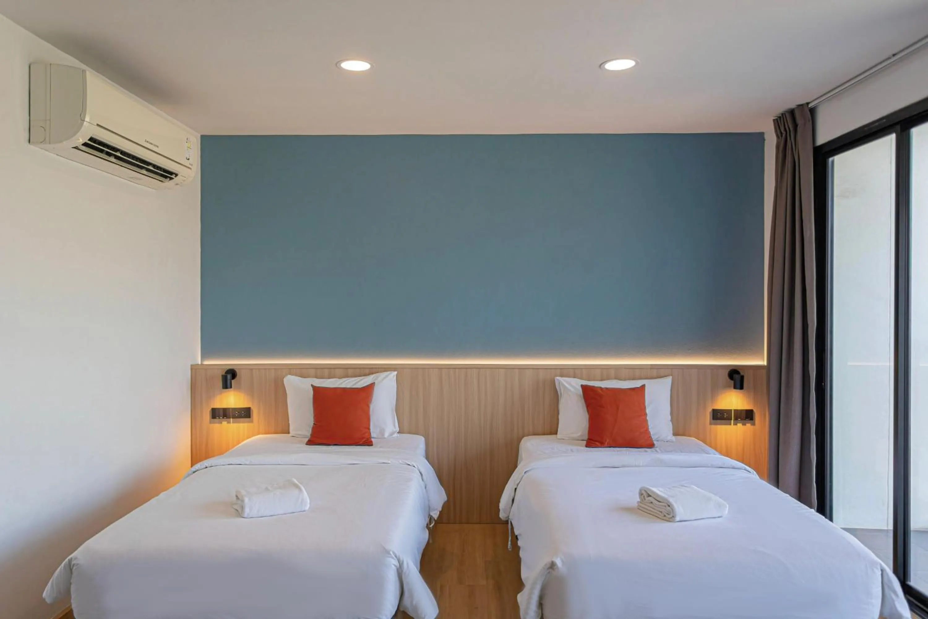 Photo of the whole room, Bed in Suntria Hotel Pattaya