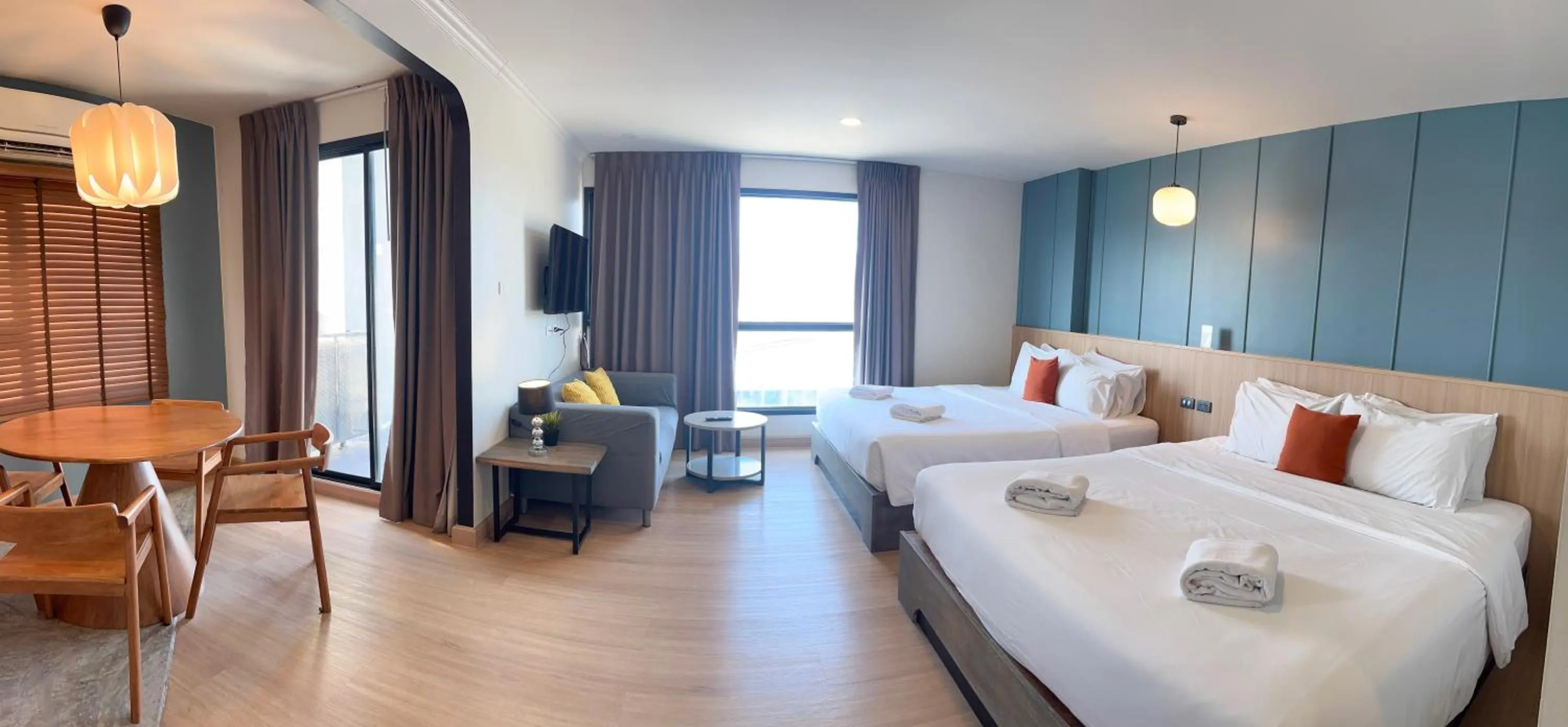 Photo of the whole room, Bed in Suntria Hotel Pattaya