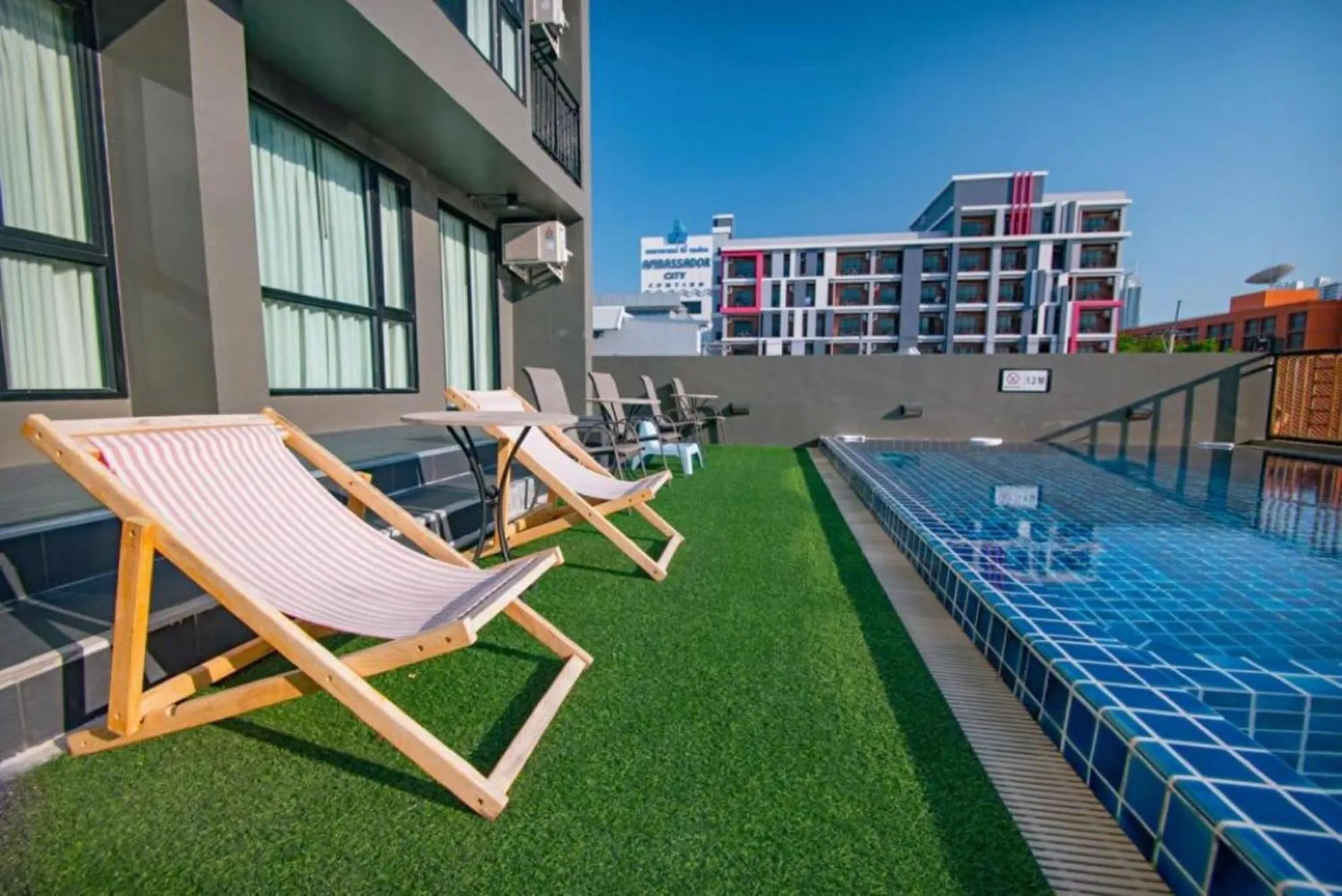 Swimming pool in Suntria Hotel Pattaya