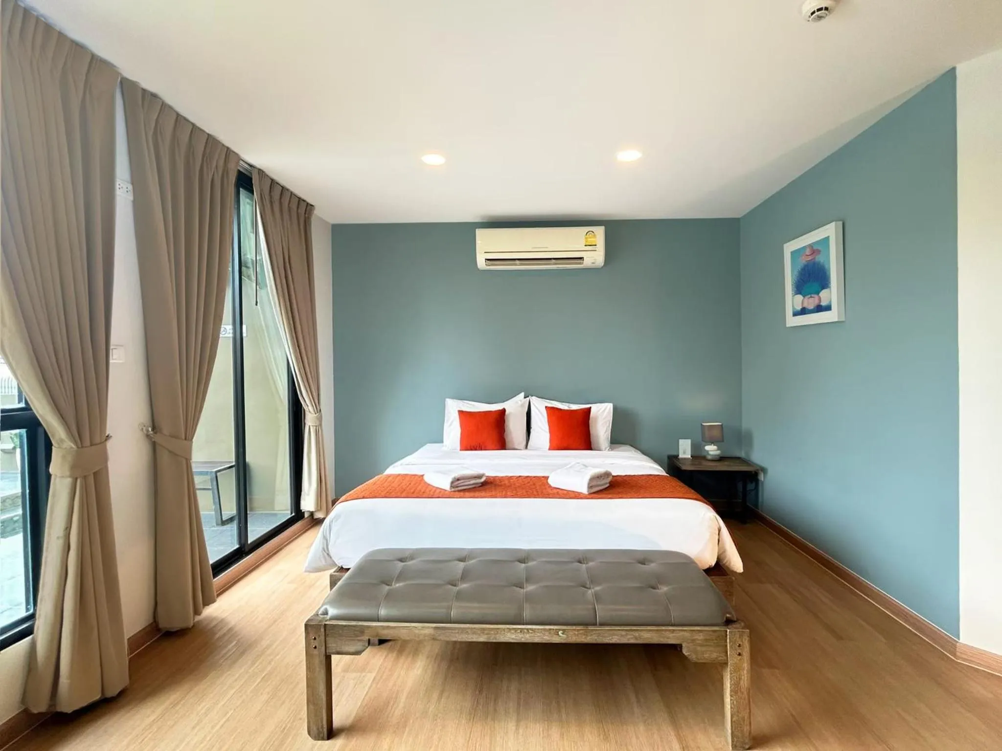 Photo of the whole room, Bed in Suntria Hotel Pattaya
