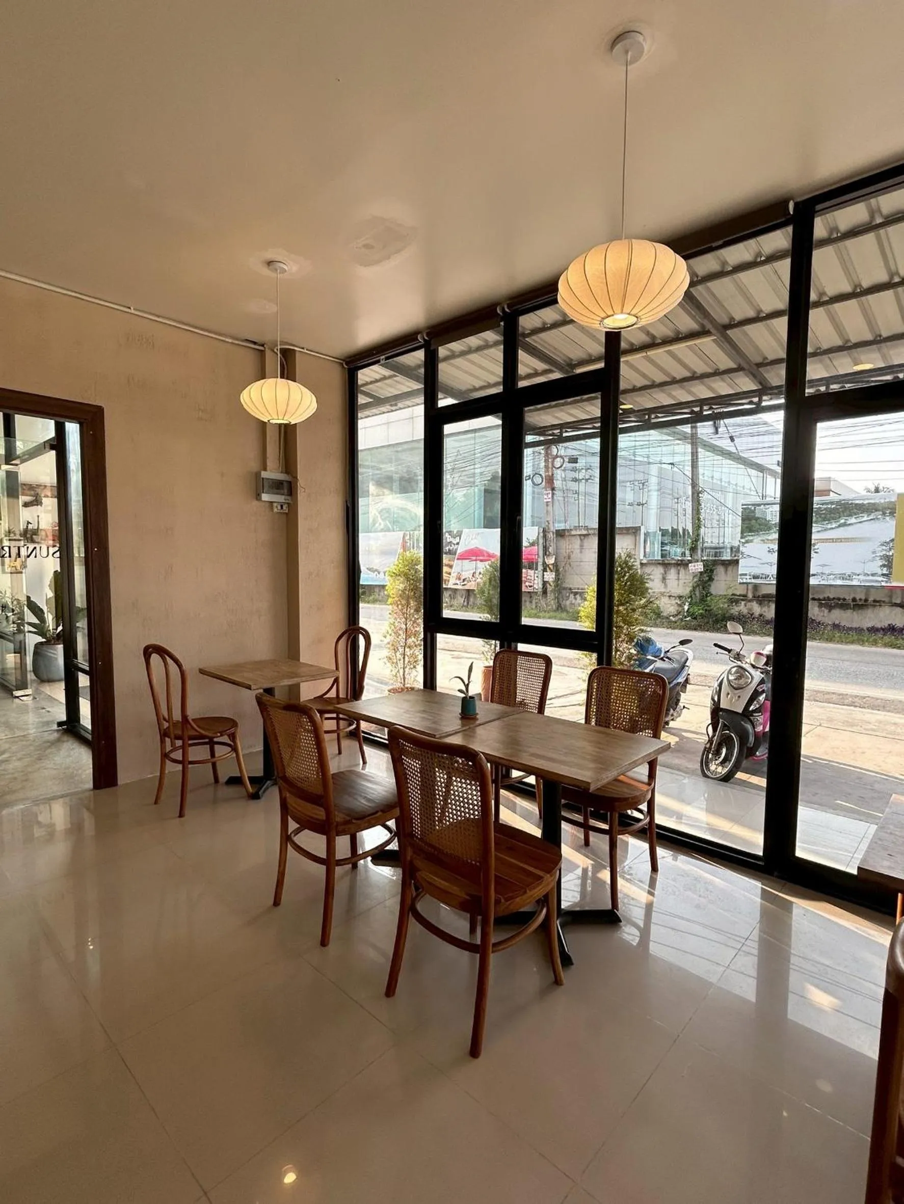 Dining area in Suntria Hotel Pattaya