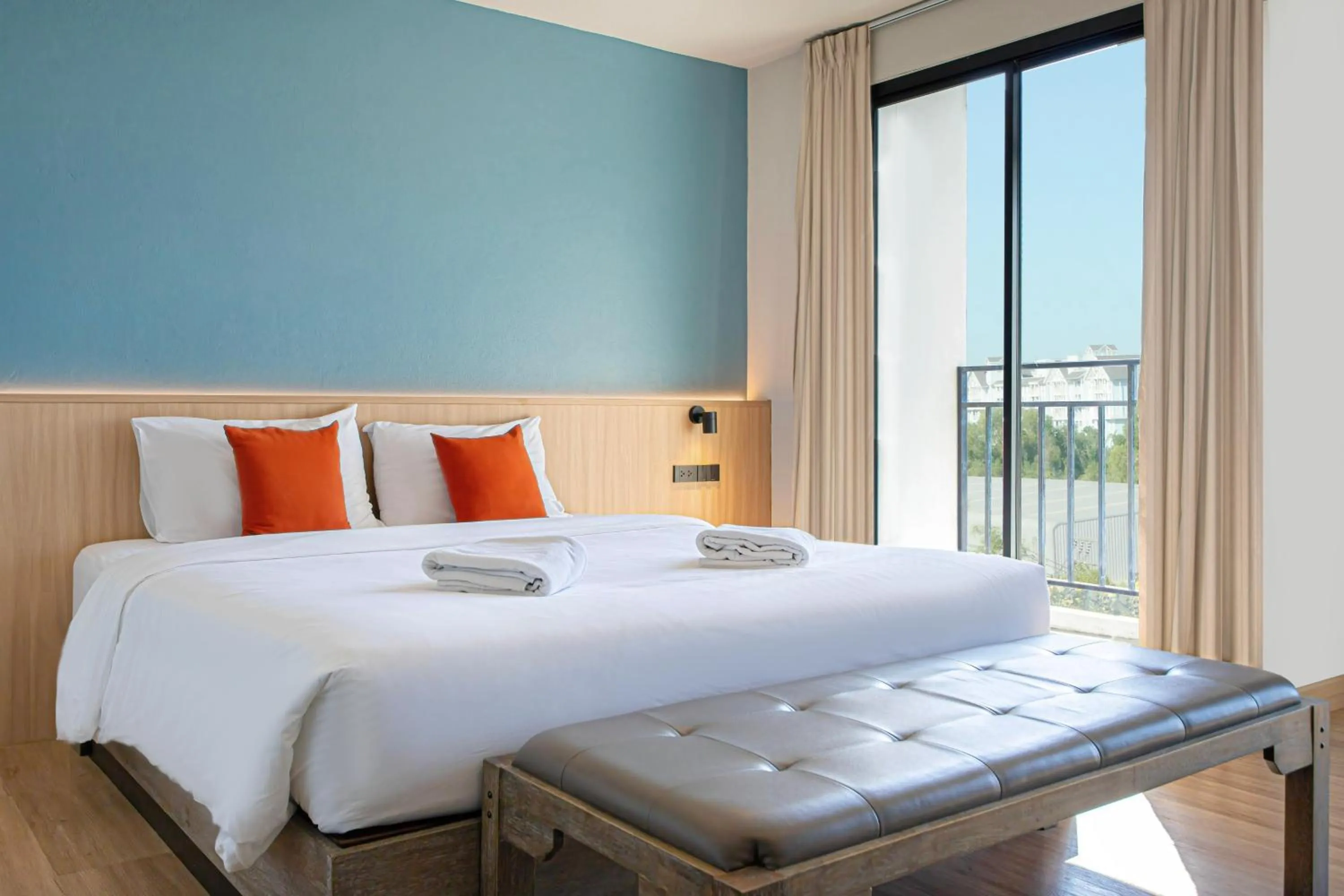 Photo of the whole room, Bed in Suntria Hotel Pattaya