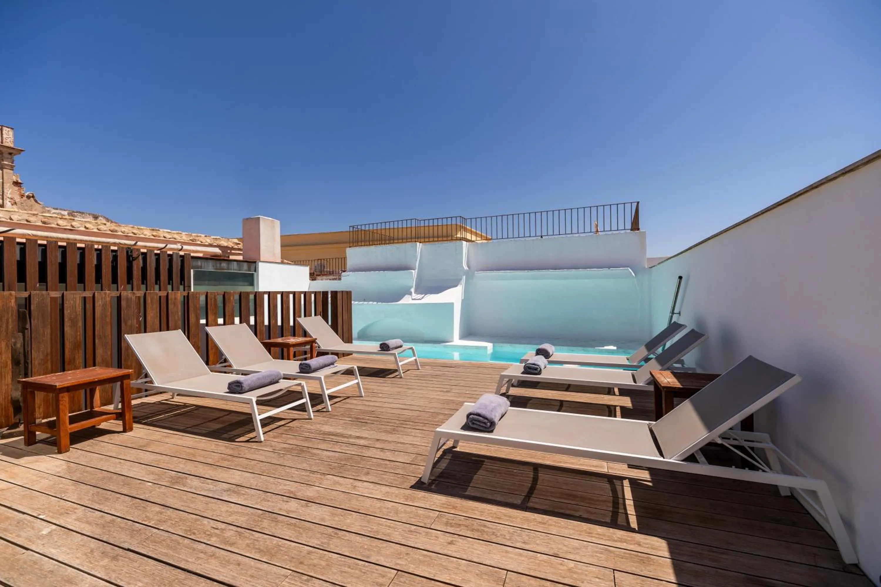 Swimming pool in Aristoy - by Grupo Tribu