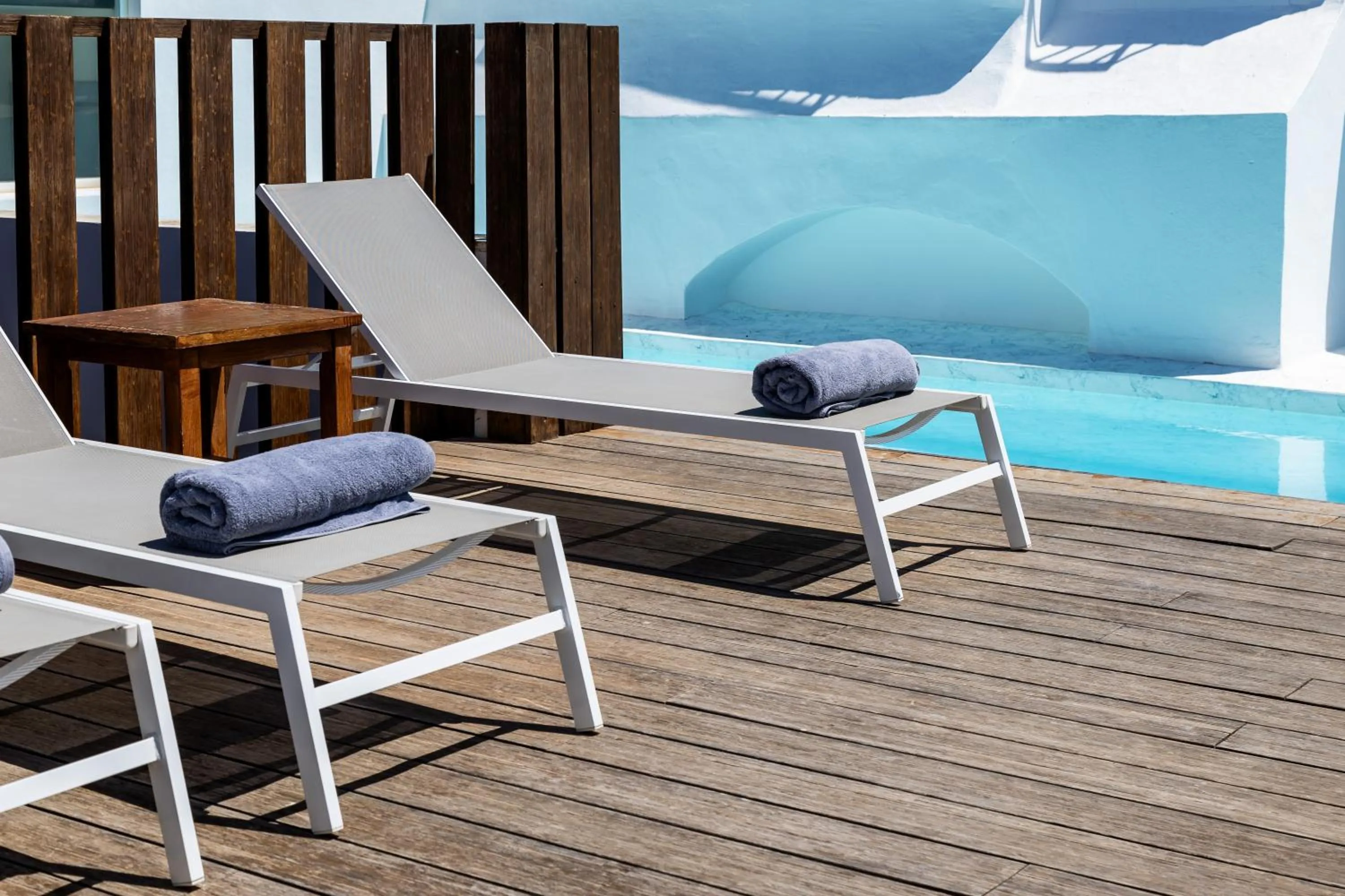 Swimming pool in Aristoy - by Grupo Tribu