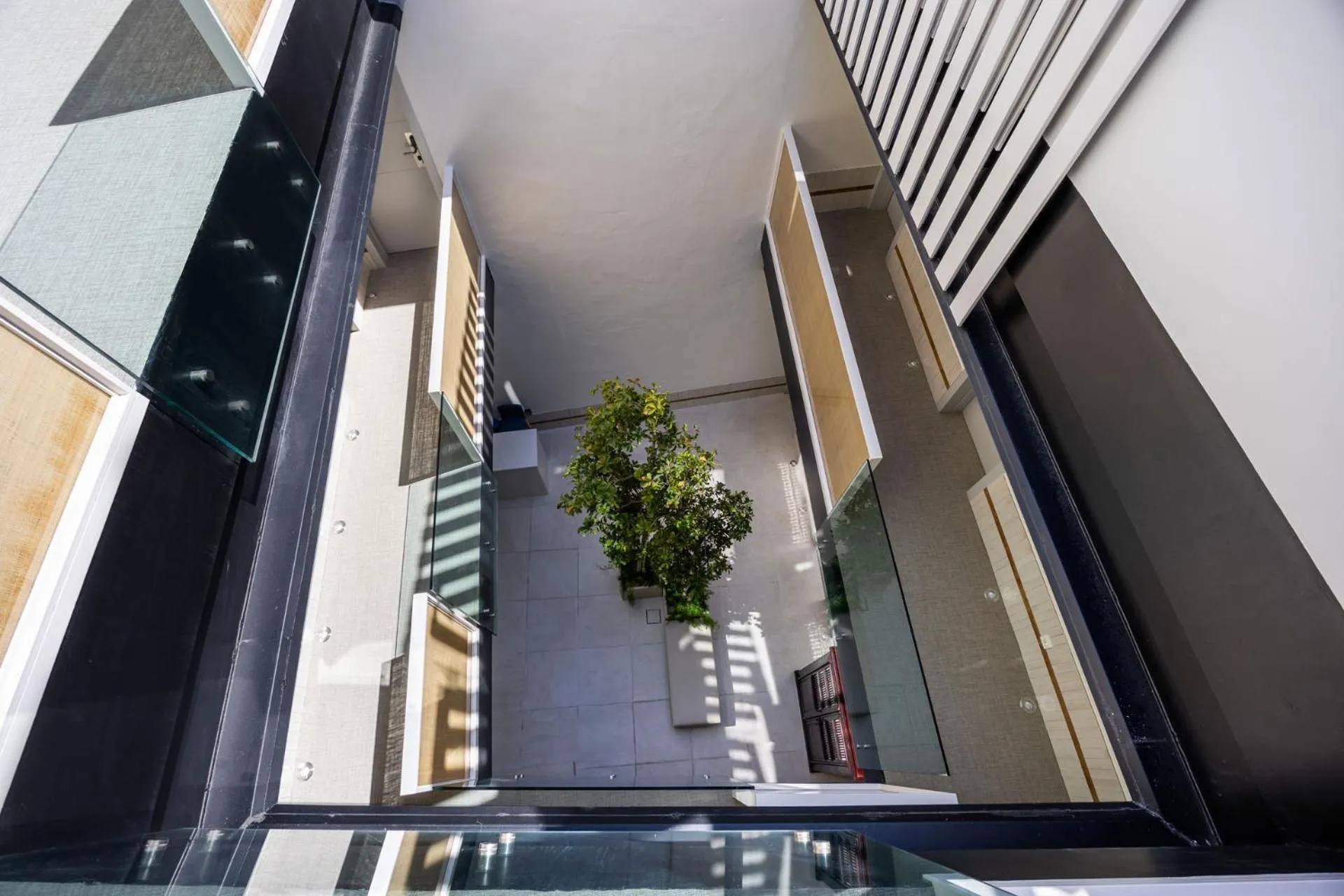 Property building in Aristoy - by Grupo Tribu