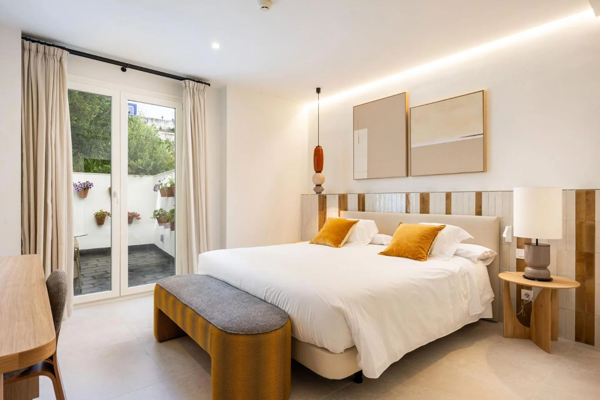 Patio, Bed in Aristoy - by Grupo Tribu