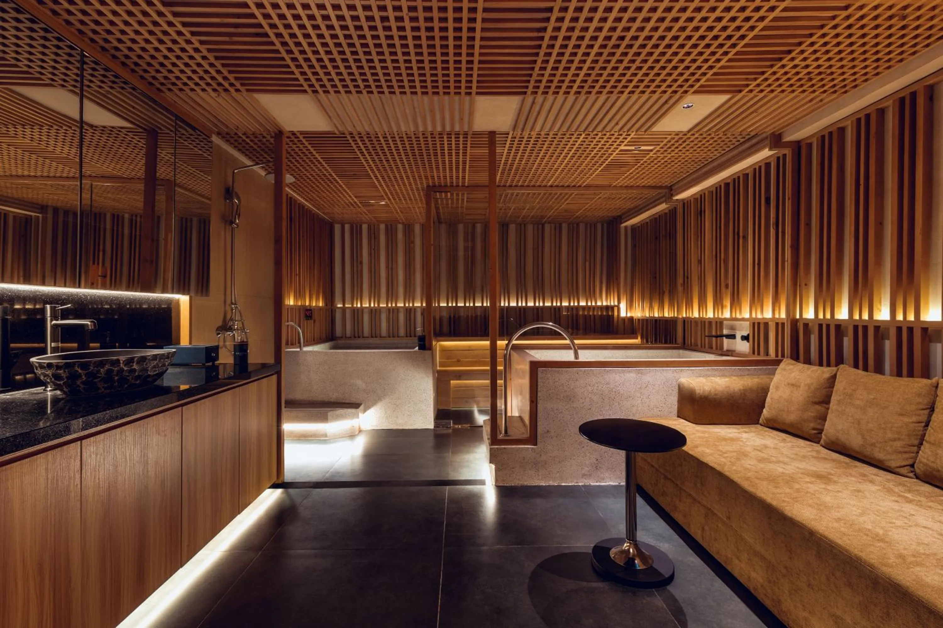 Hot Spring Bath in Kin Hotel Onsen Edition