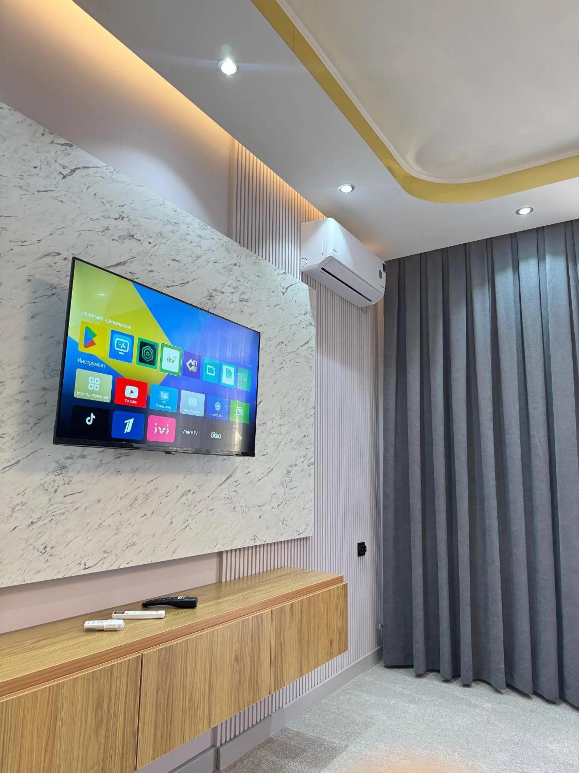 TV and multimedia in Rich Land Hotel