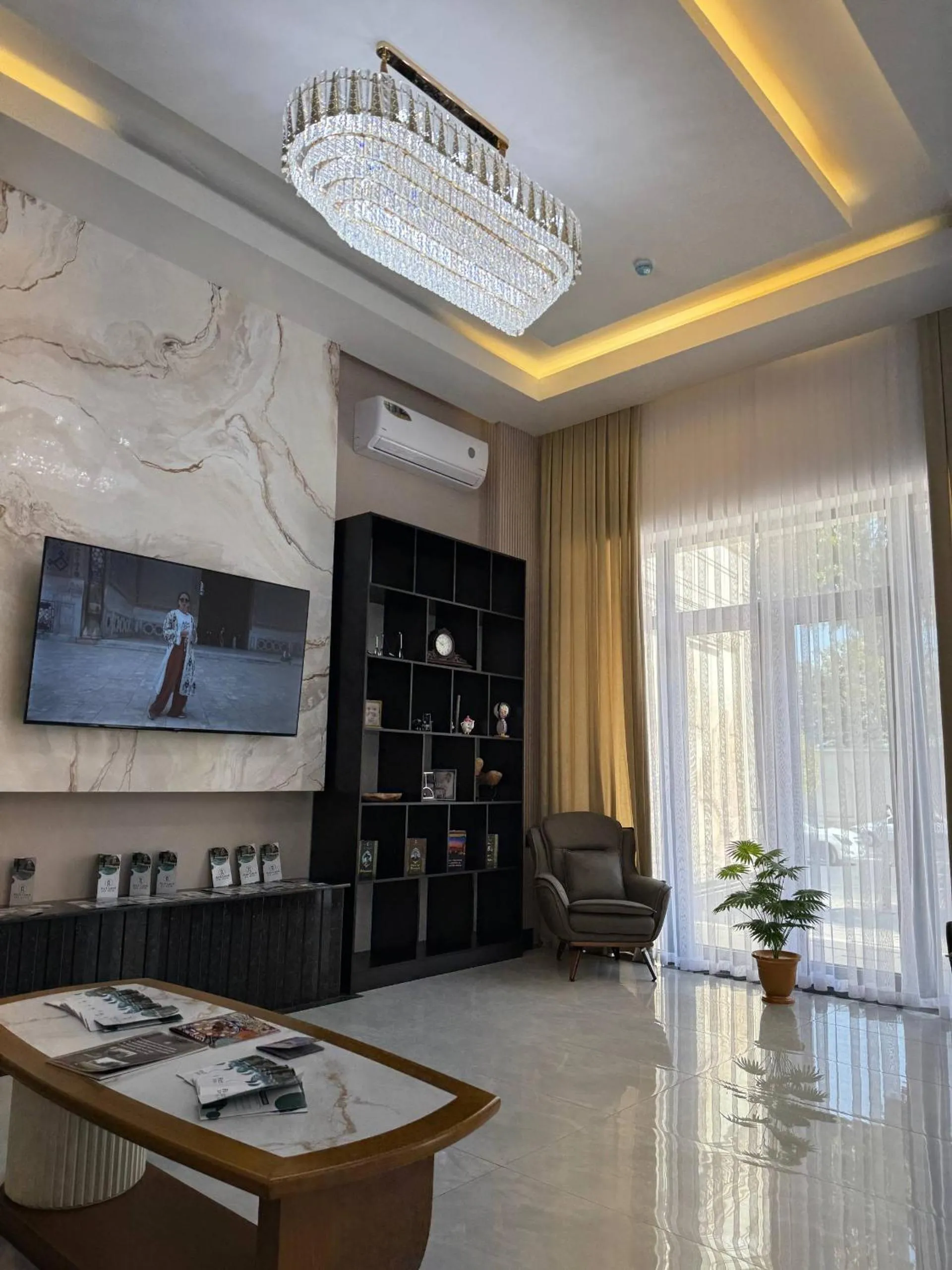 TV and multimedia in Rich Land Hotel