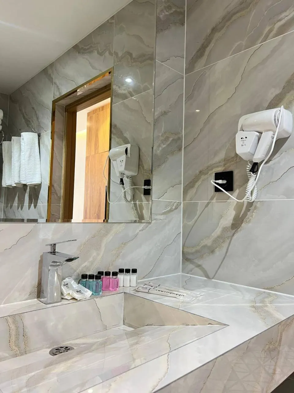 Shower in Rich Land Hotel