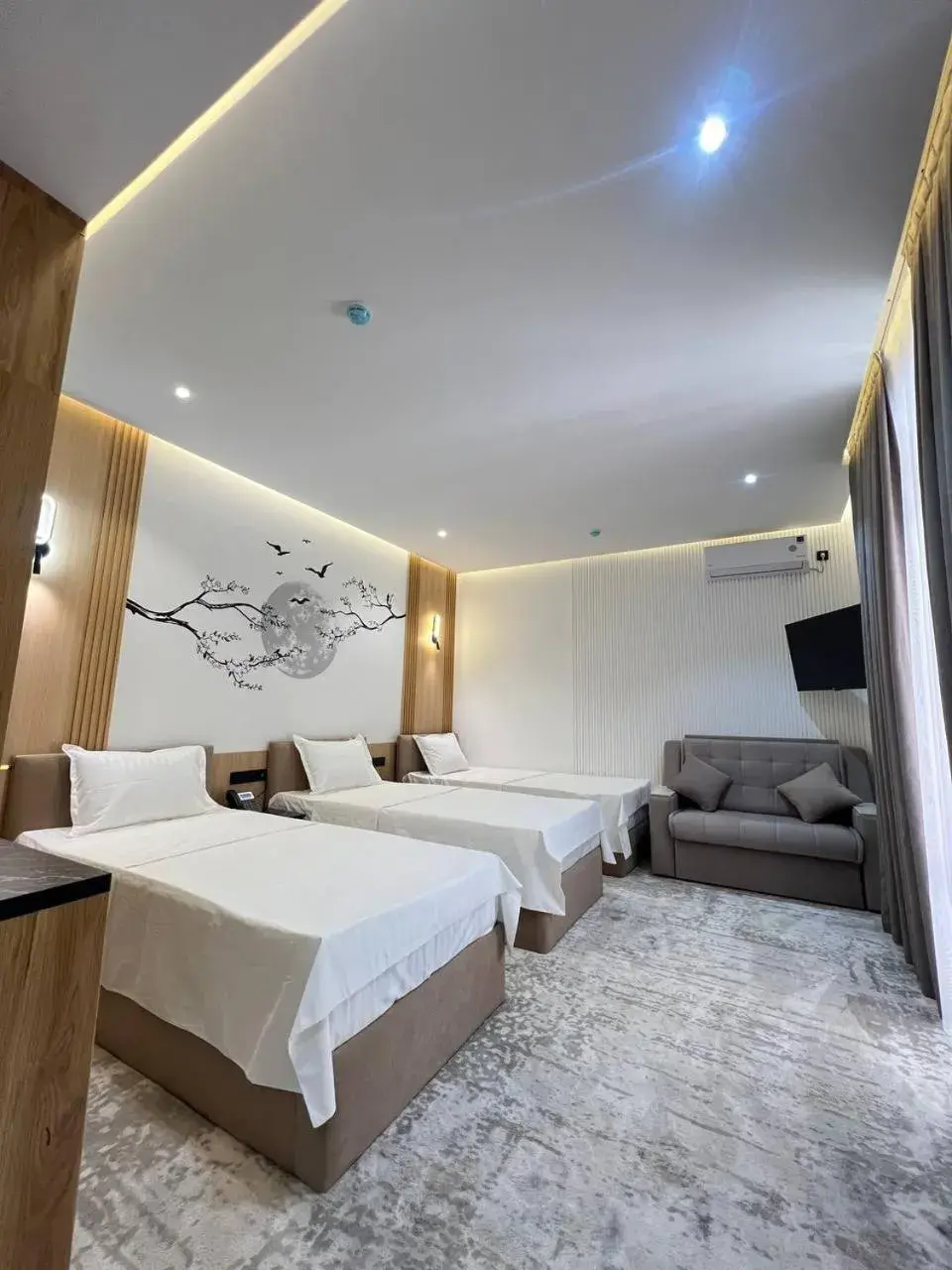 Triple Room in Rich Land Hotel Triple Room in Rich Land Hotel