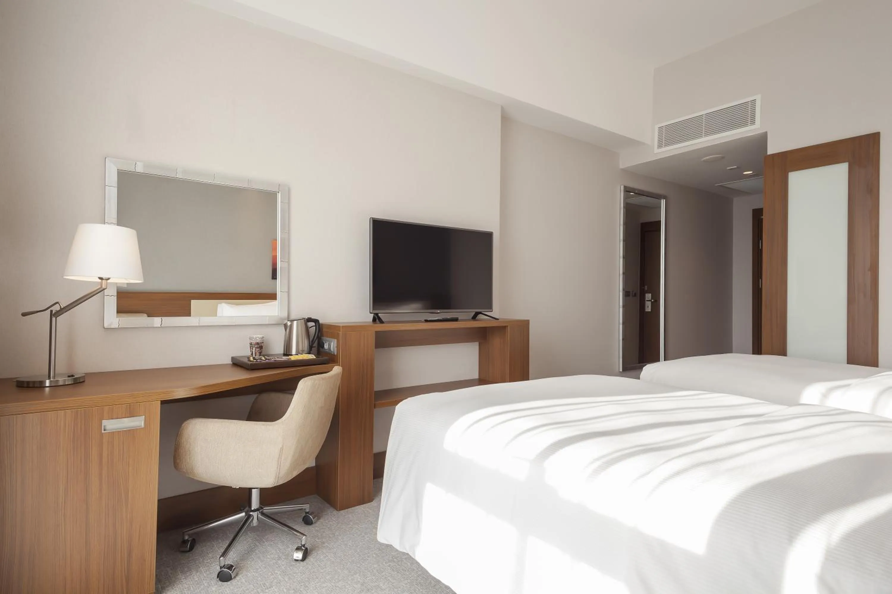 Photo of the whole room, Bed in Hampton By Hilton Kocaeli Symbol